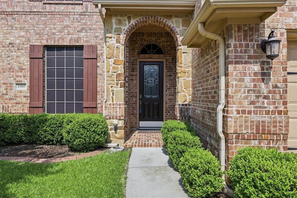 1905 Fountain Meadows Drive, Euless, TX 76039