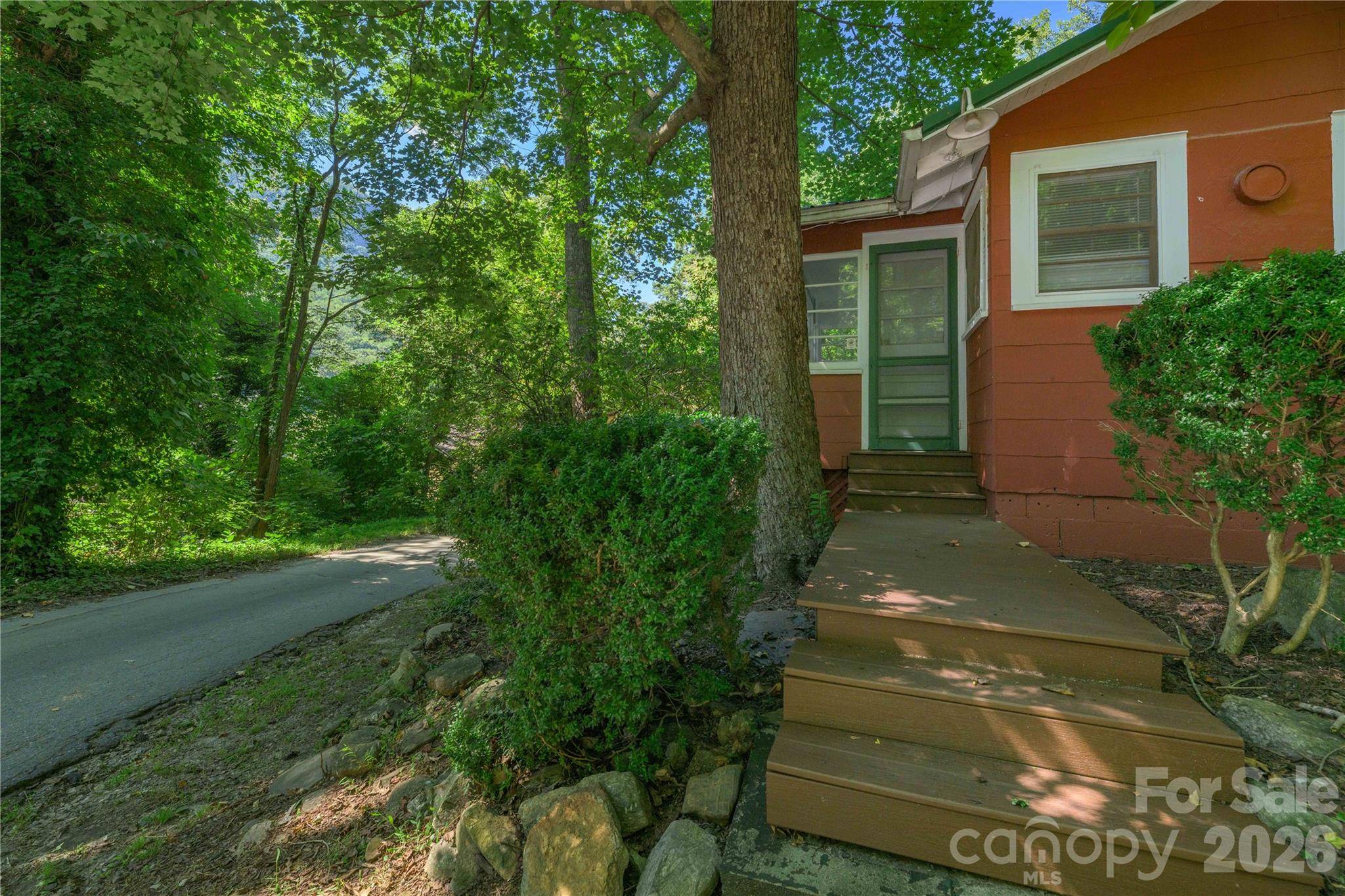 413 Terrace DR, Chimney Rock, NC 28720