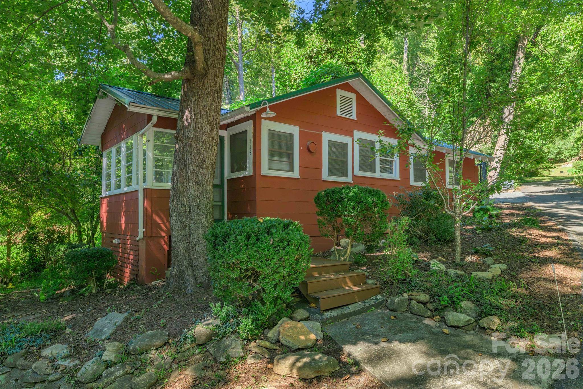 413 Terrace DR, Chimney Rock, NC 28720