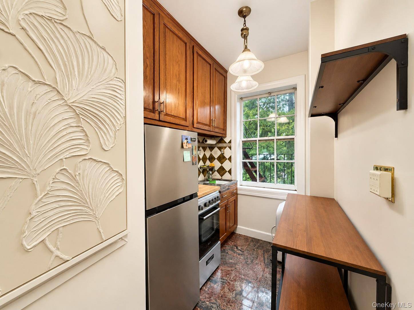 38-30 Douglaston Pkwy #3C, Douglaston, NY 11363