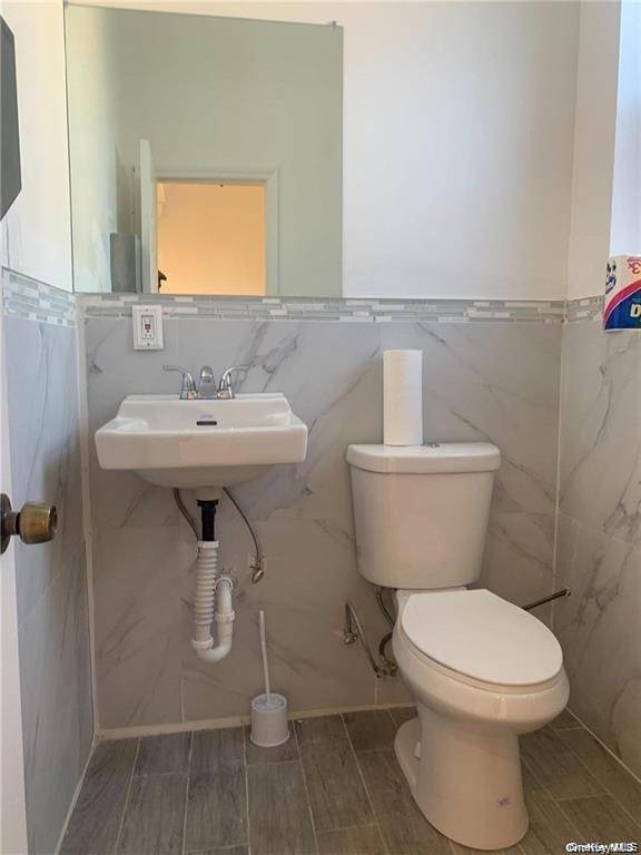 219-05 Hempstead AVE, Queens Village, NY 11429