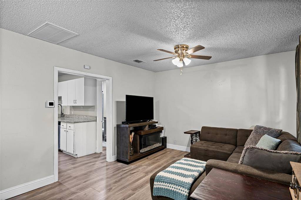 8311 Whitney Drive, White Settlement, TX 76108