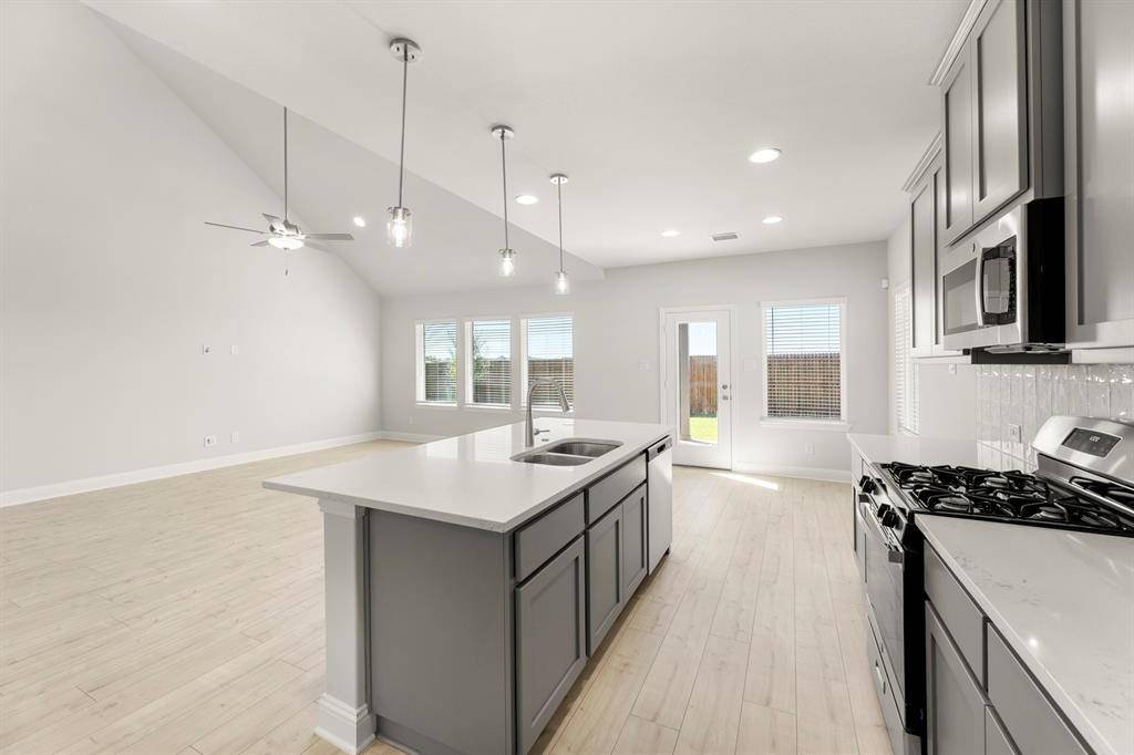2126 Bloomsbury Lane, Forney, TX 75126