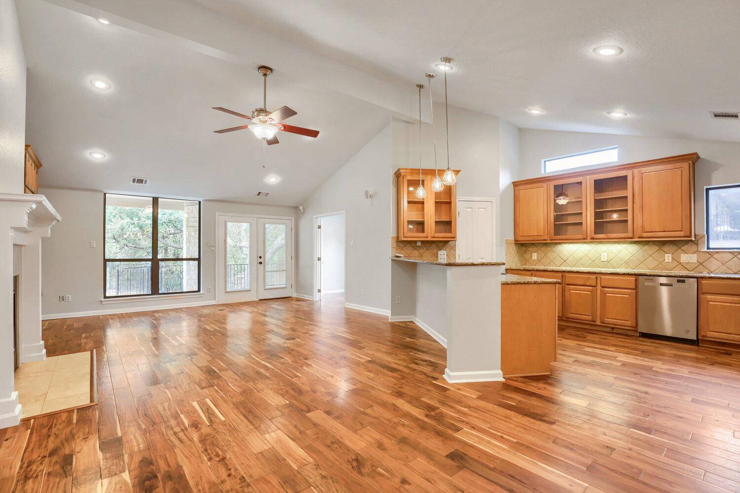 515 Rolling Green DR, Lakeway, TX 78734