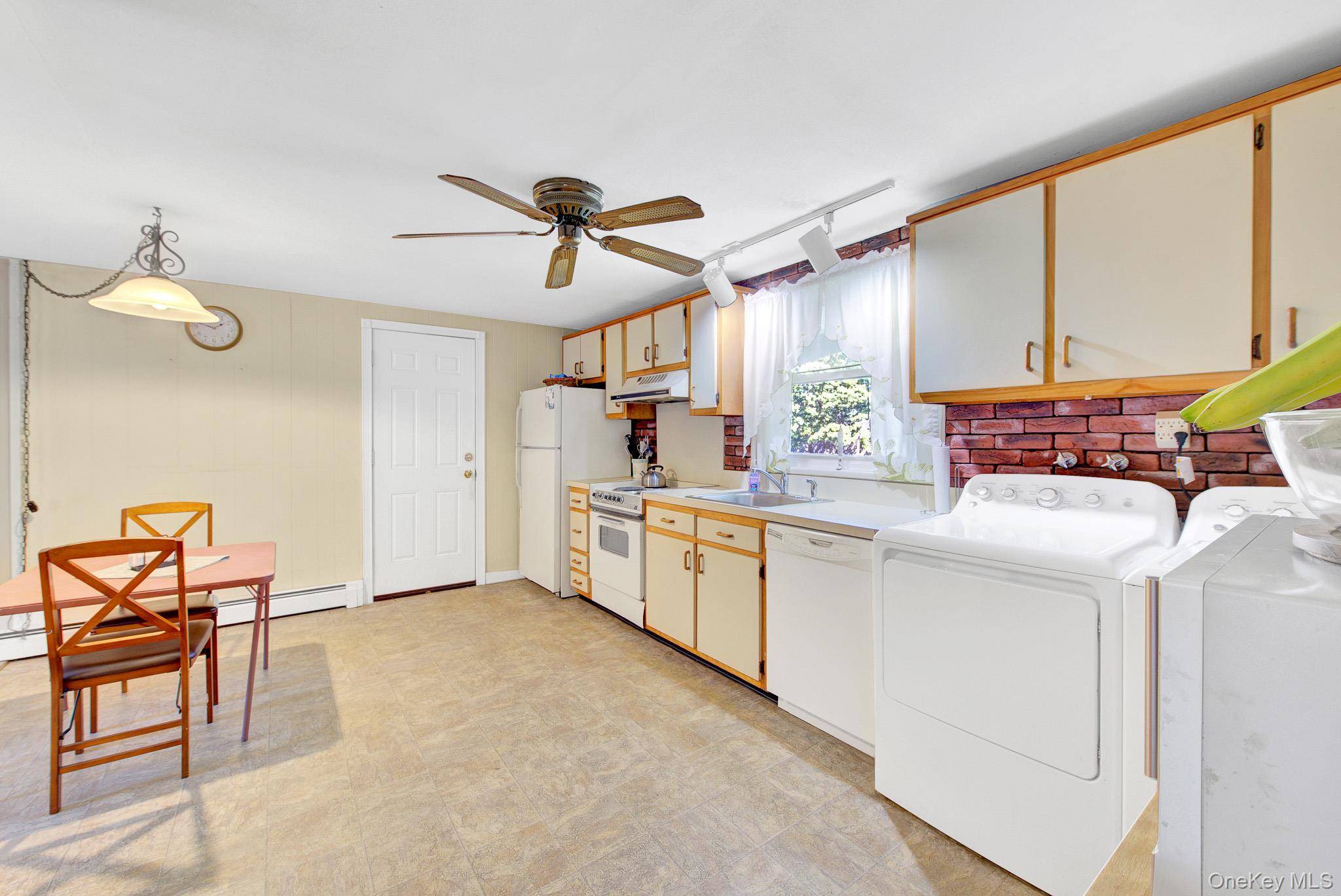 14 Campus LN, Ronkonkoma, NY 11779