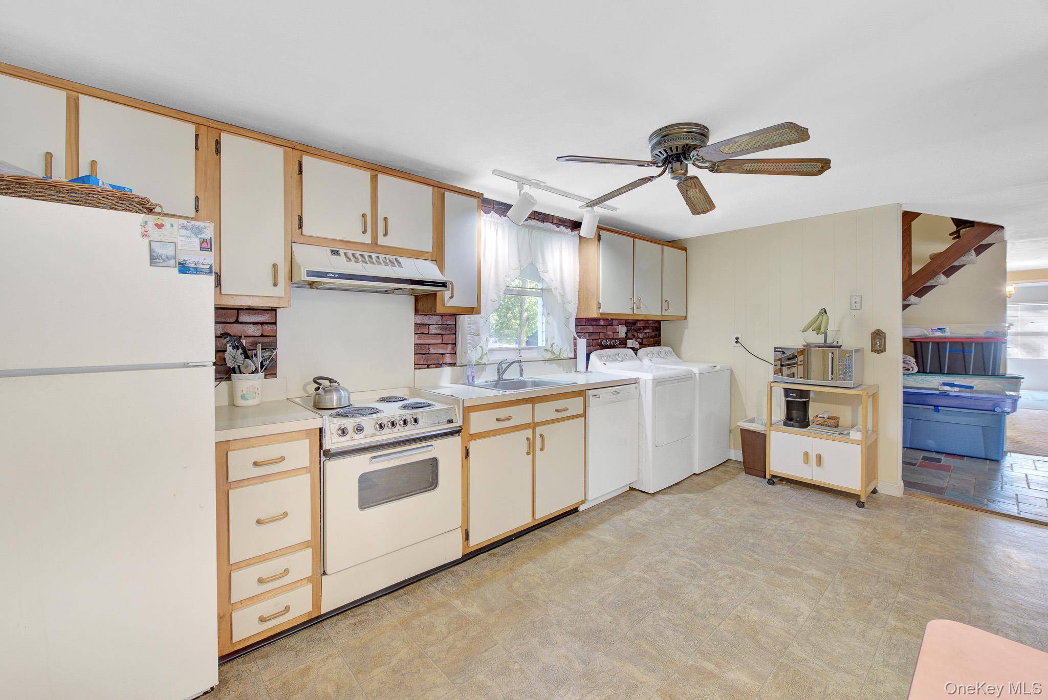 14 Campus LN, Ronkonkoma, NY 11779