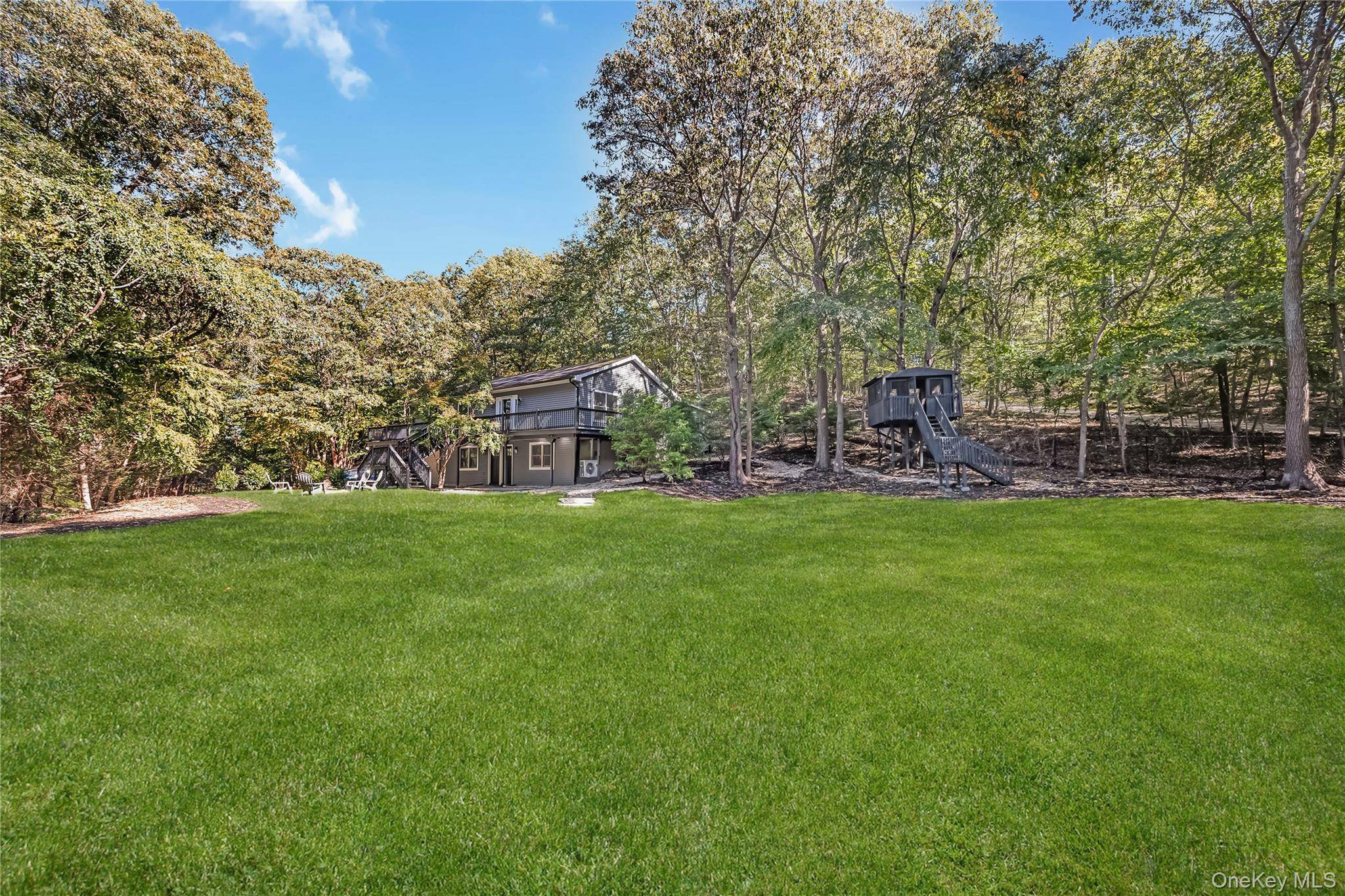 644 BREAD AND CHEESE HOLLOW RD, Huntington, NY 11768