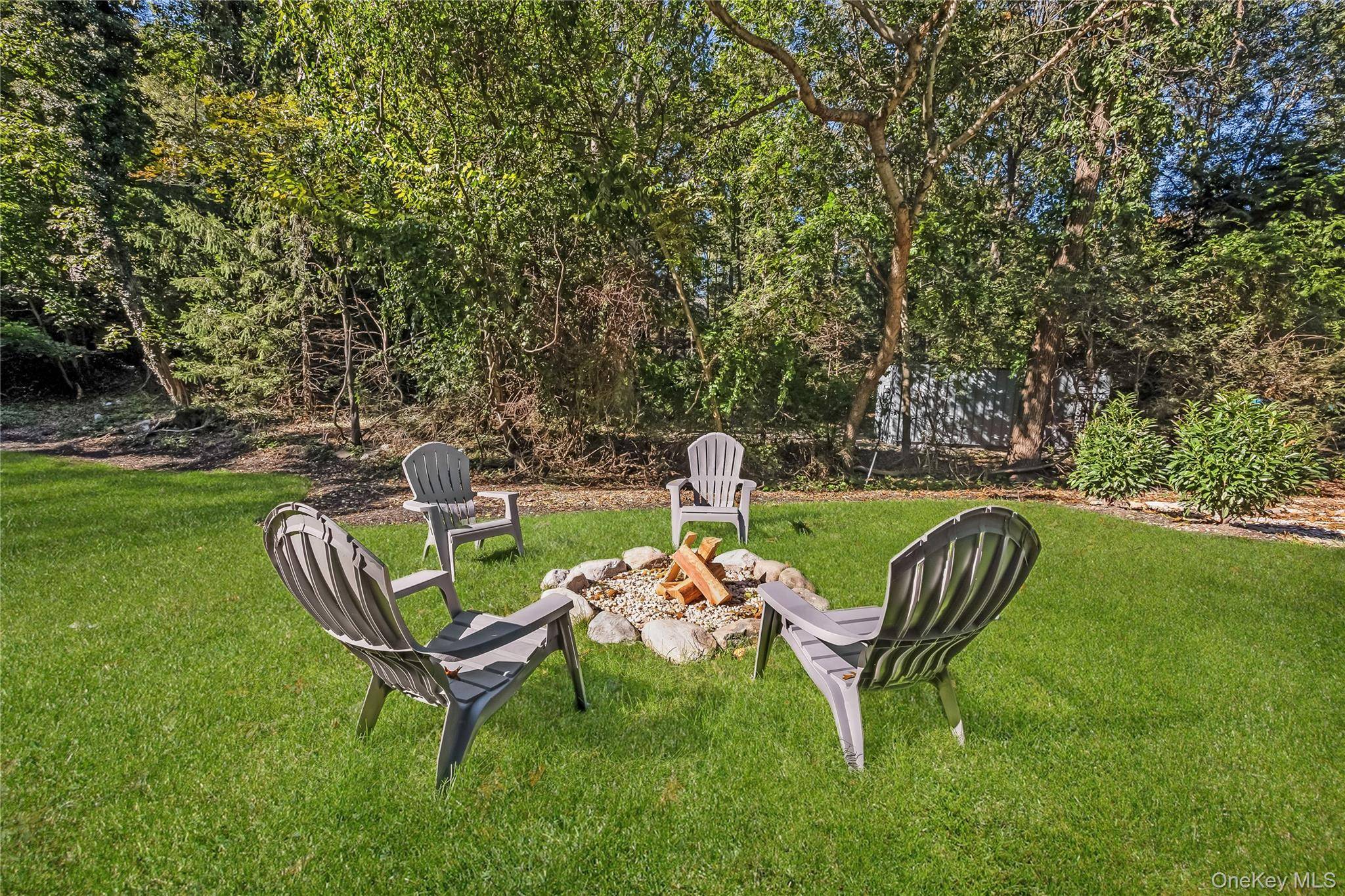 644 BREAD AND CHEESE HOLLOW RD, Huntington, NY 11768