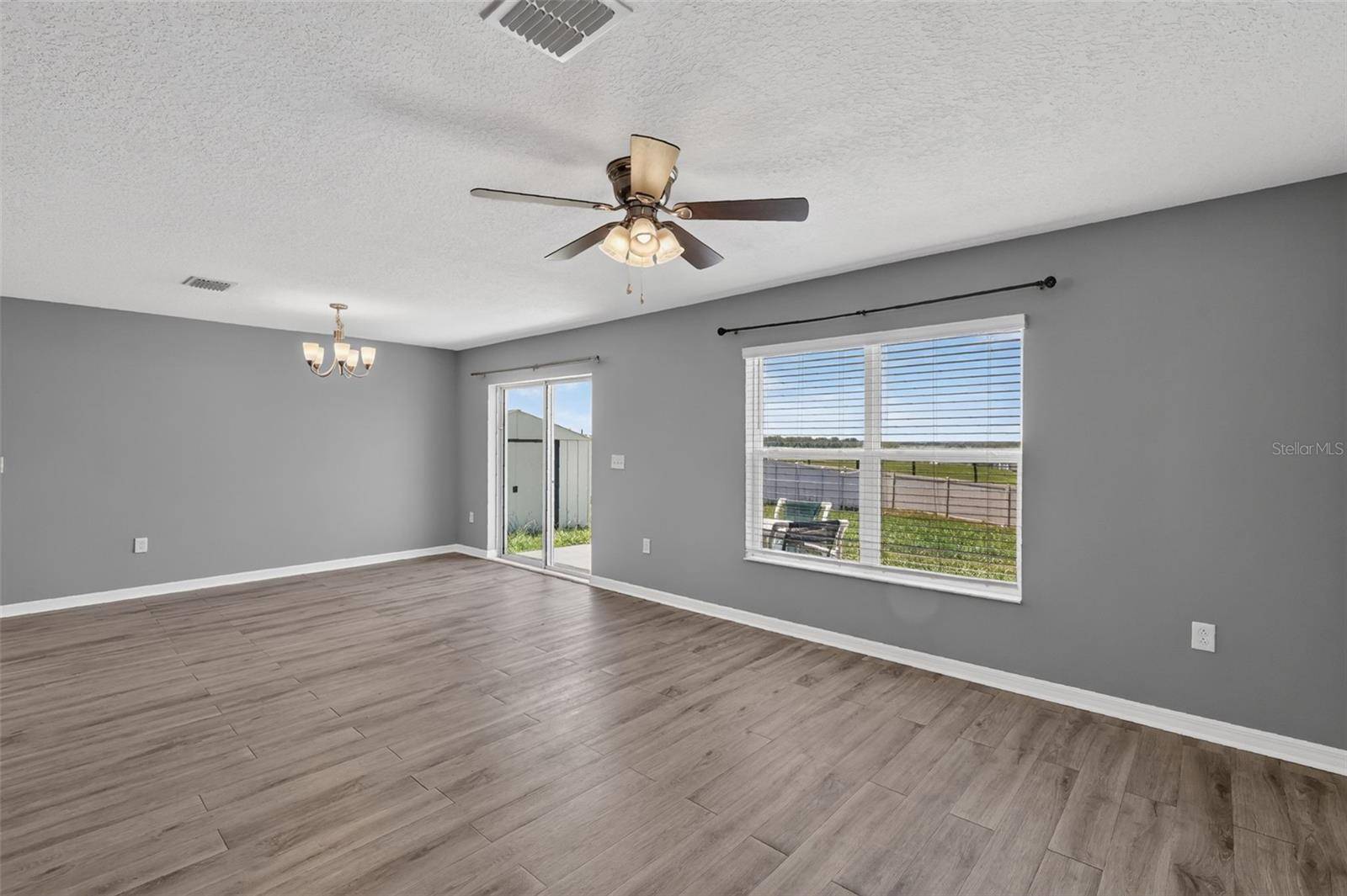 2465 BEGONIA ST, Mascotte, FL 34753