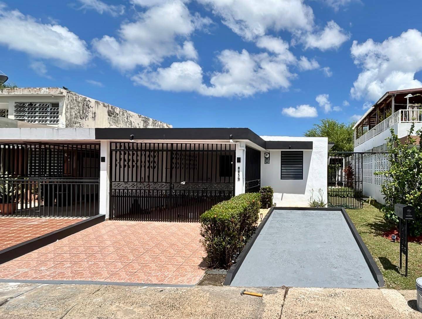 2KR GUAM ST #885B, San Juan, PR 00924
