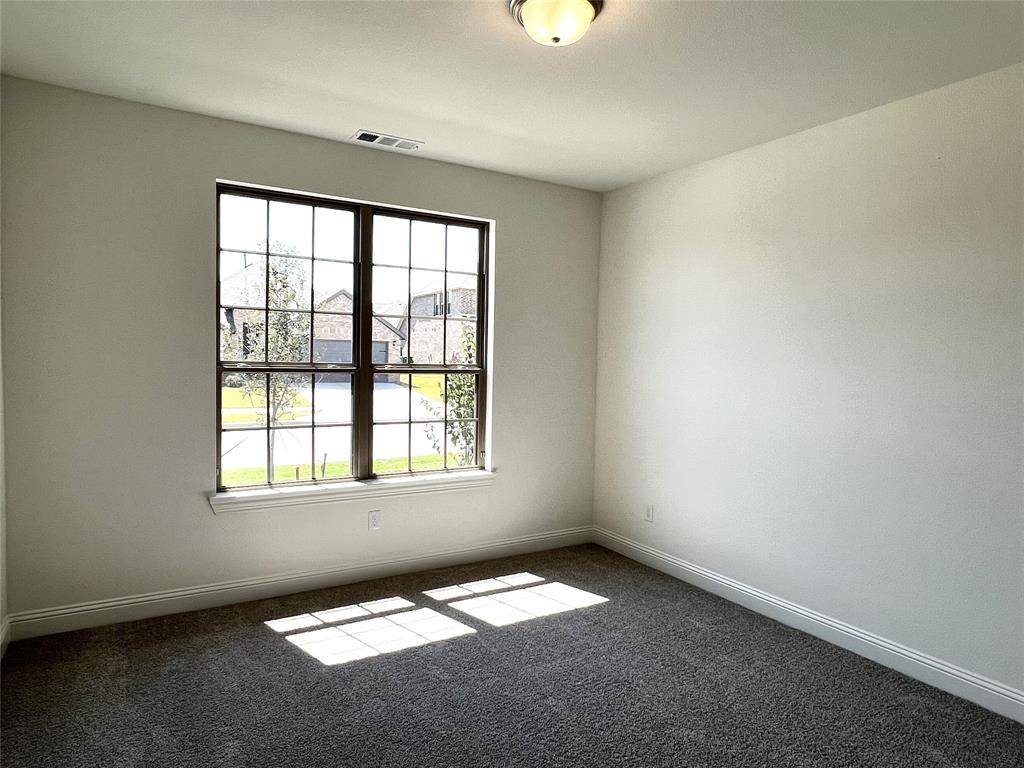 5952 Halls Lake Loop, Fort Worth, TX 76179