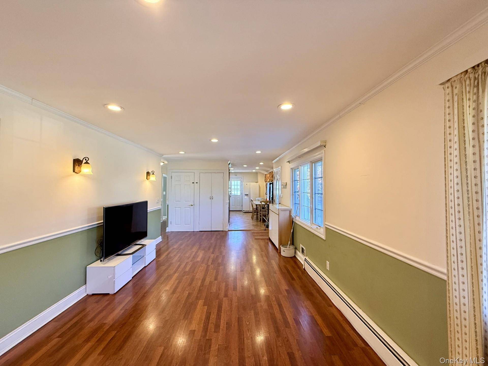 4 Longbow LN, South Setauket, NY 11720