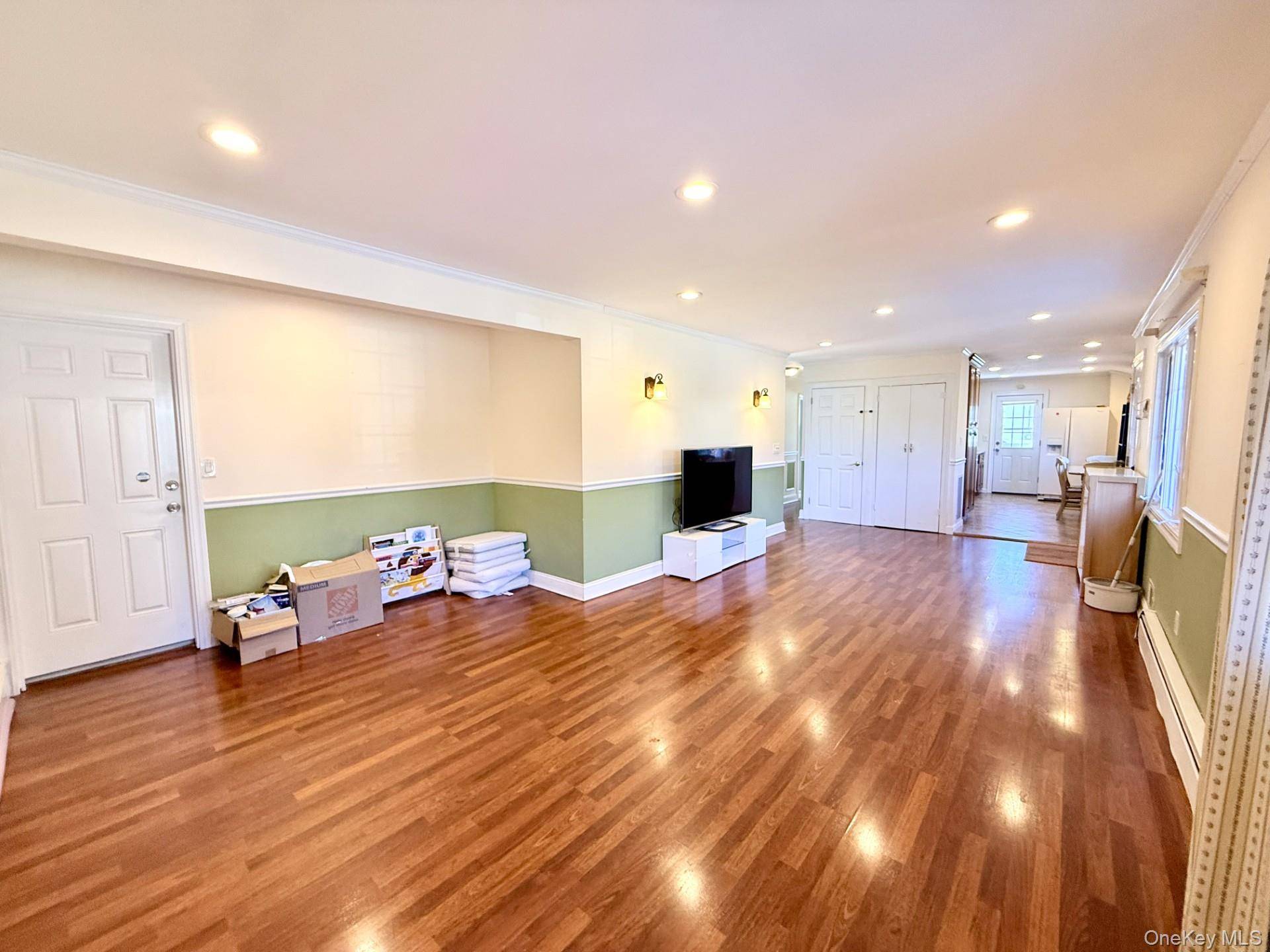 4 Longbow LN, South Setauket, NY 11720