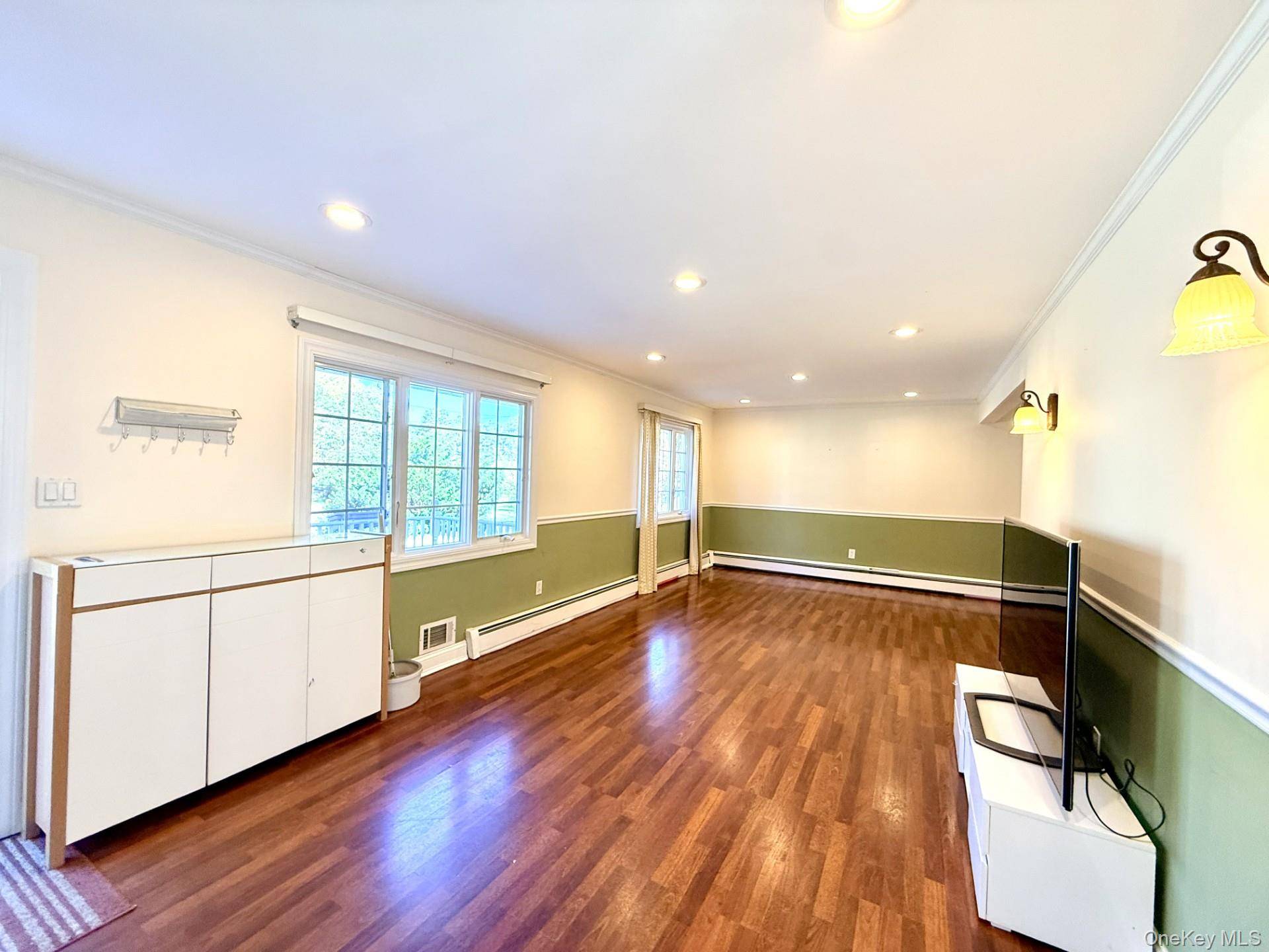 4 Longbow LN, South Setauket, NY 11720