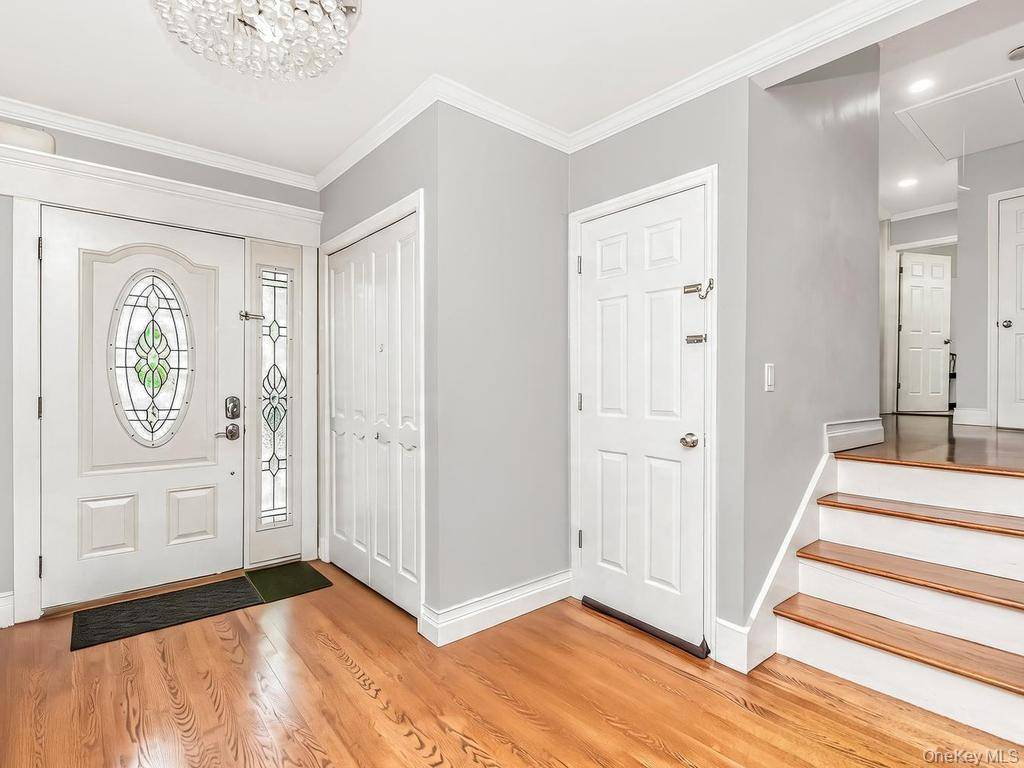 130 La Salle DR, Yonkers, NY 10710
