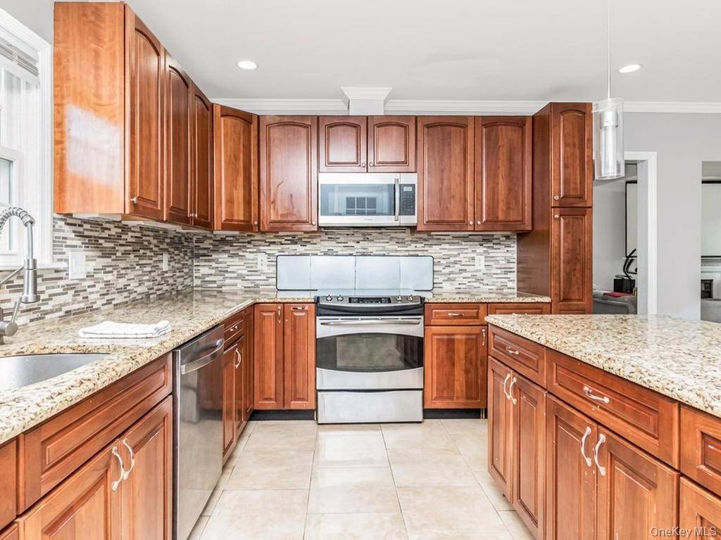 130 La Salle DR, Yonkers, NY 10710