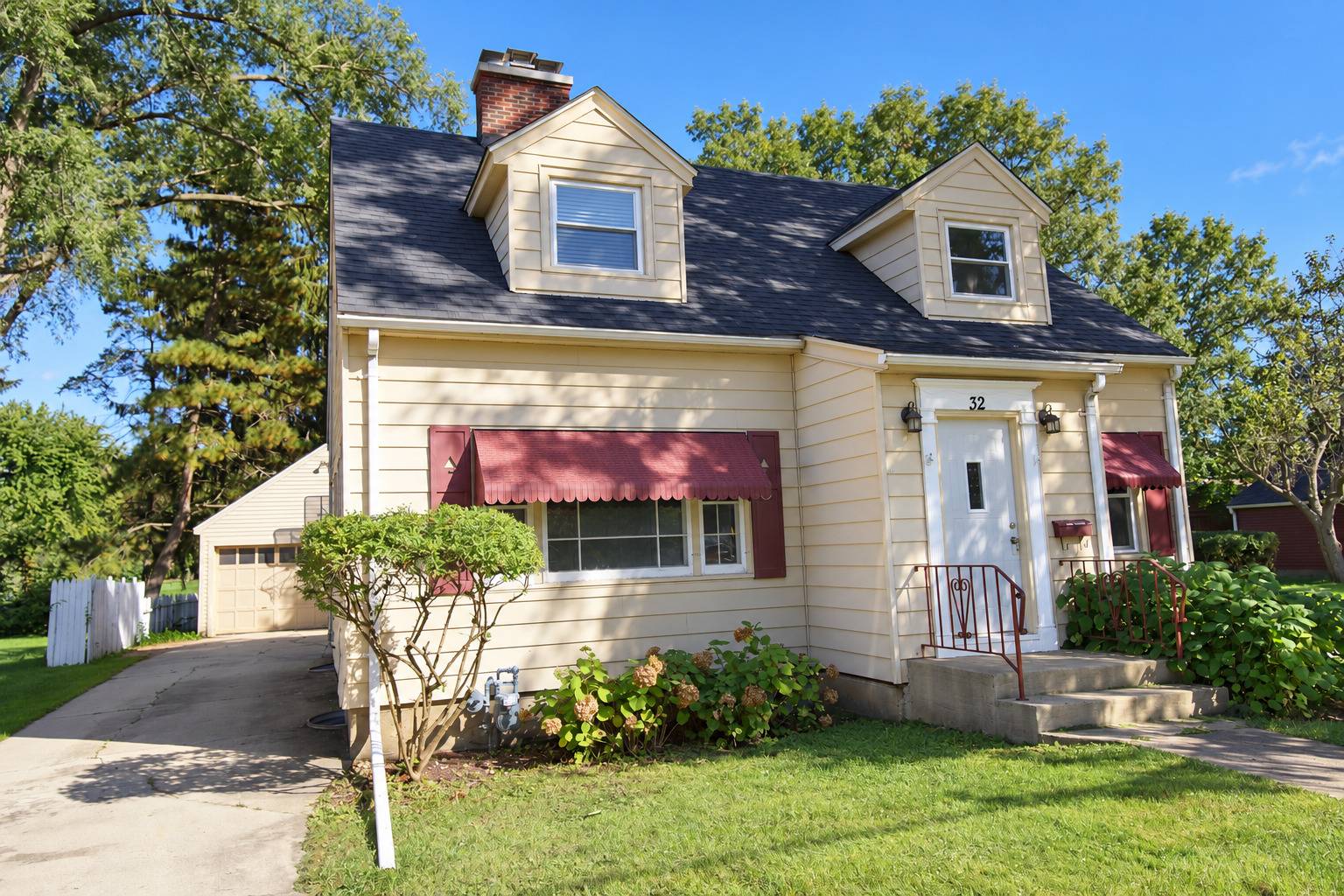 32 S College ST, Batavia, IL 60510