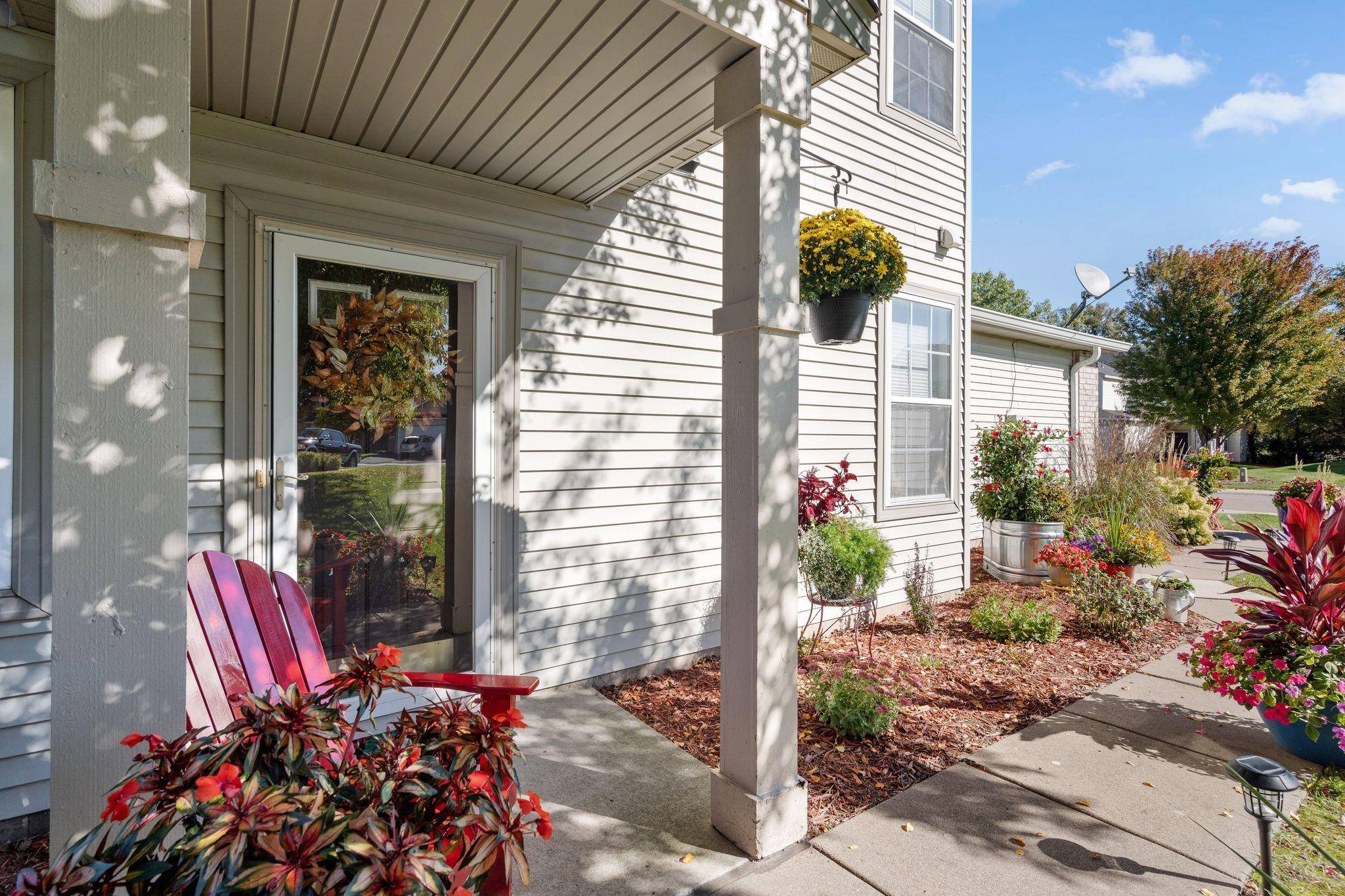 8967 Comstock LN N, Maple Grove, MN 55311