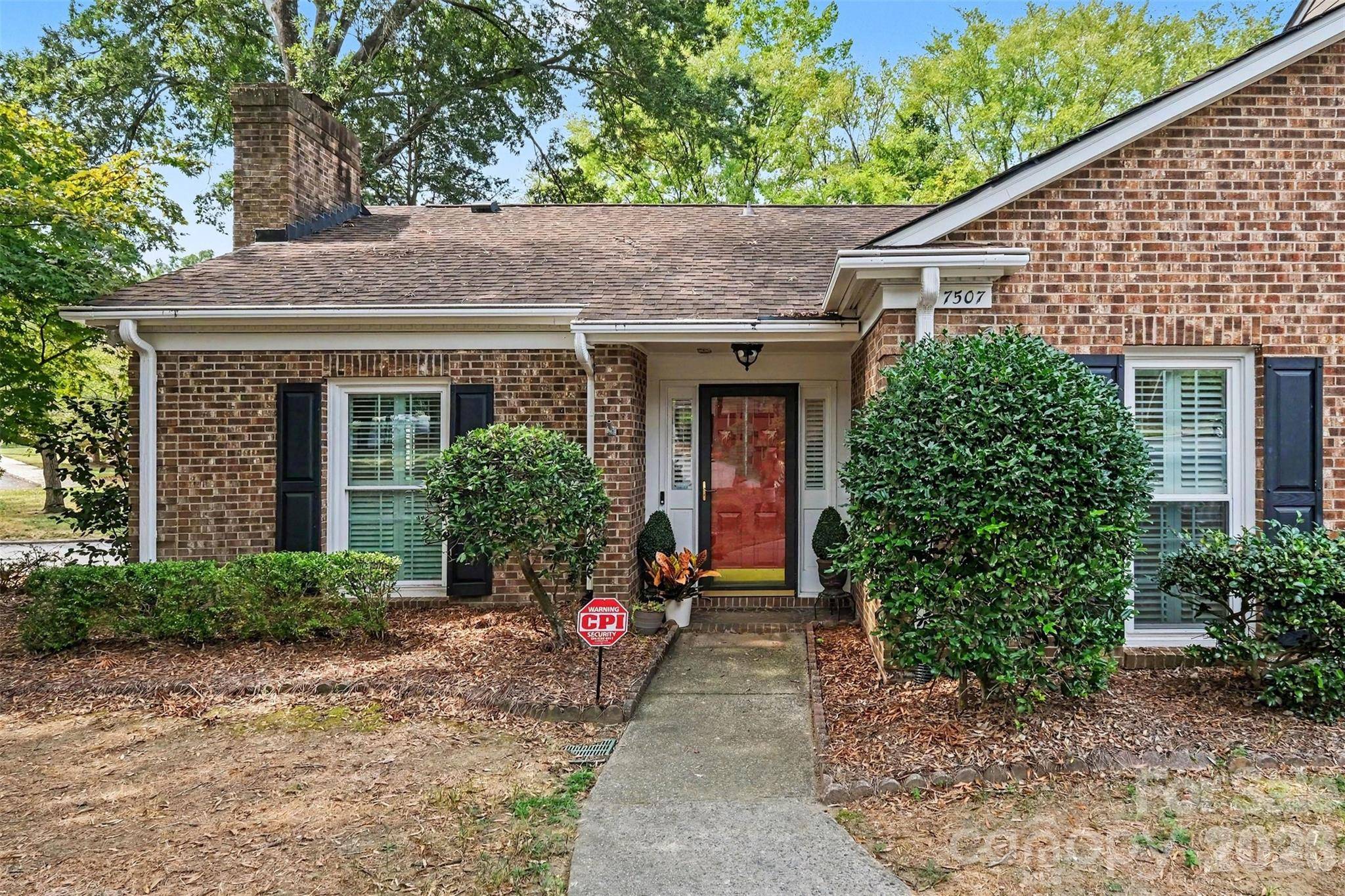 7507 Red Oak LN, Charlotte, NC 28226