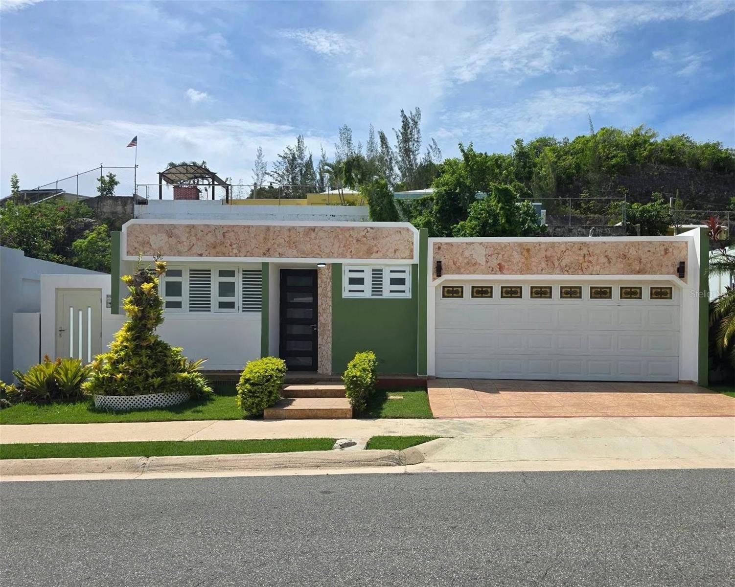 E URB. ESTANCIAS DE BONRINQUEN #63, Manati, PR 00674