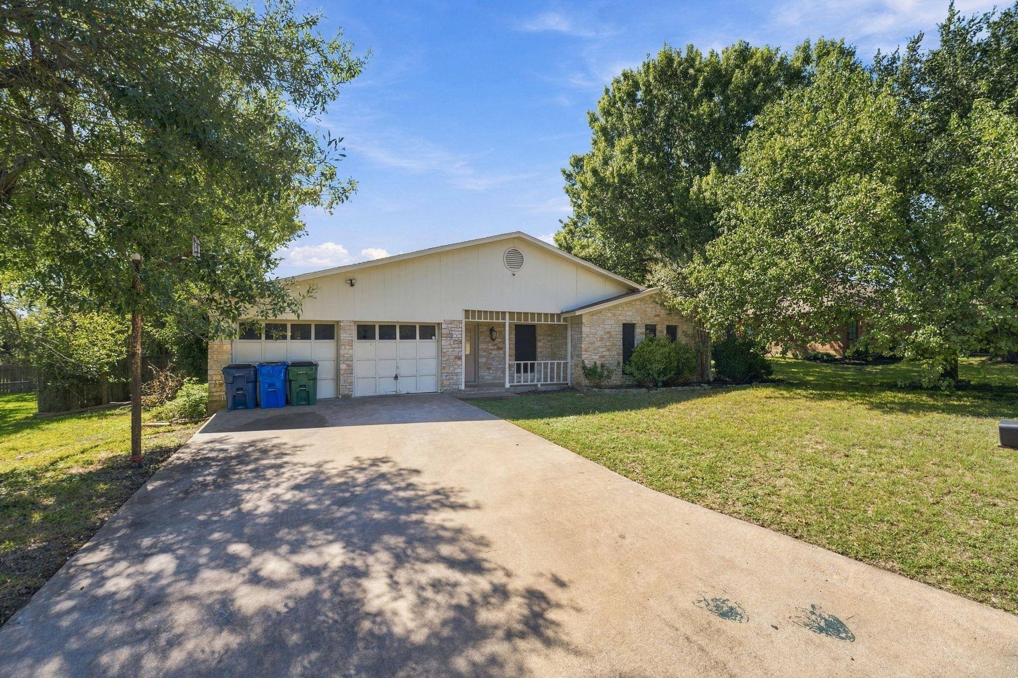 2105 Mildred DR, Taylor, TX 76574