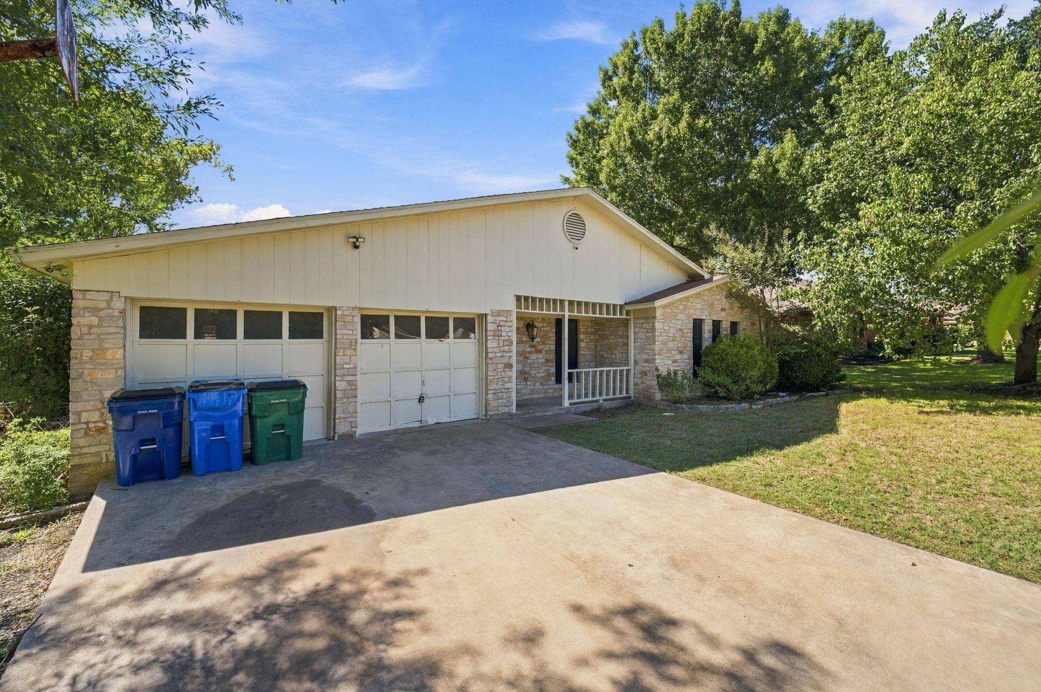 2105 Mildred DR, Taylor, TX 76574