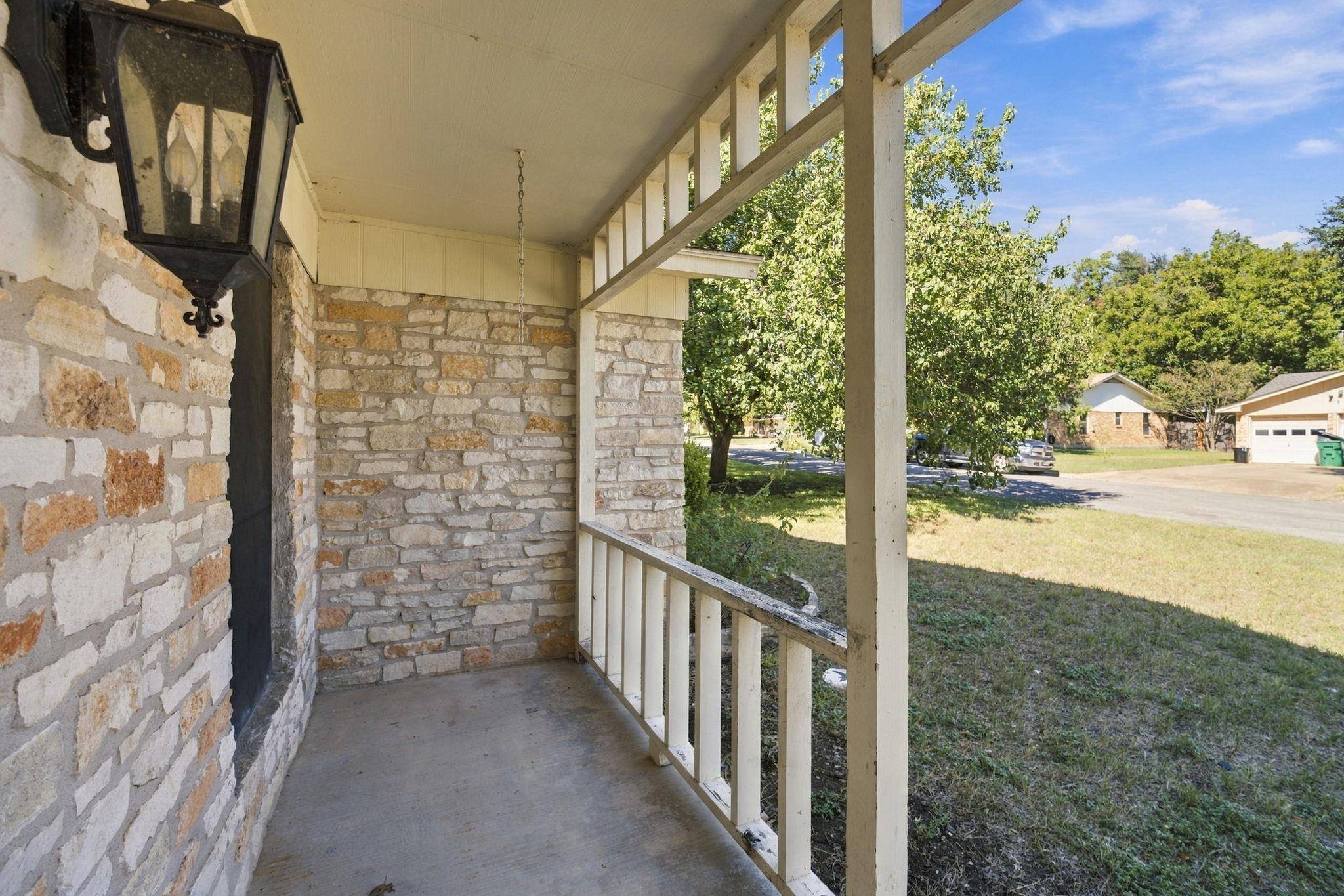 2105 Mildred DR, Taylor, TX 76574