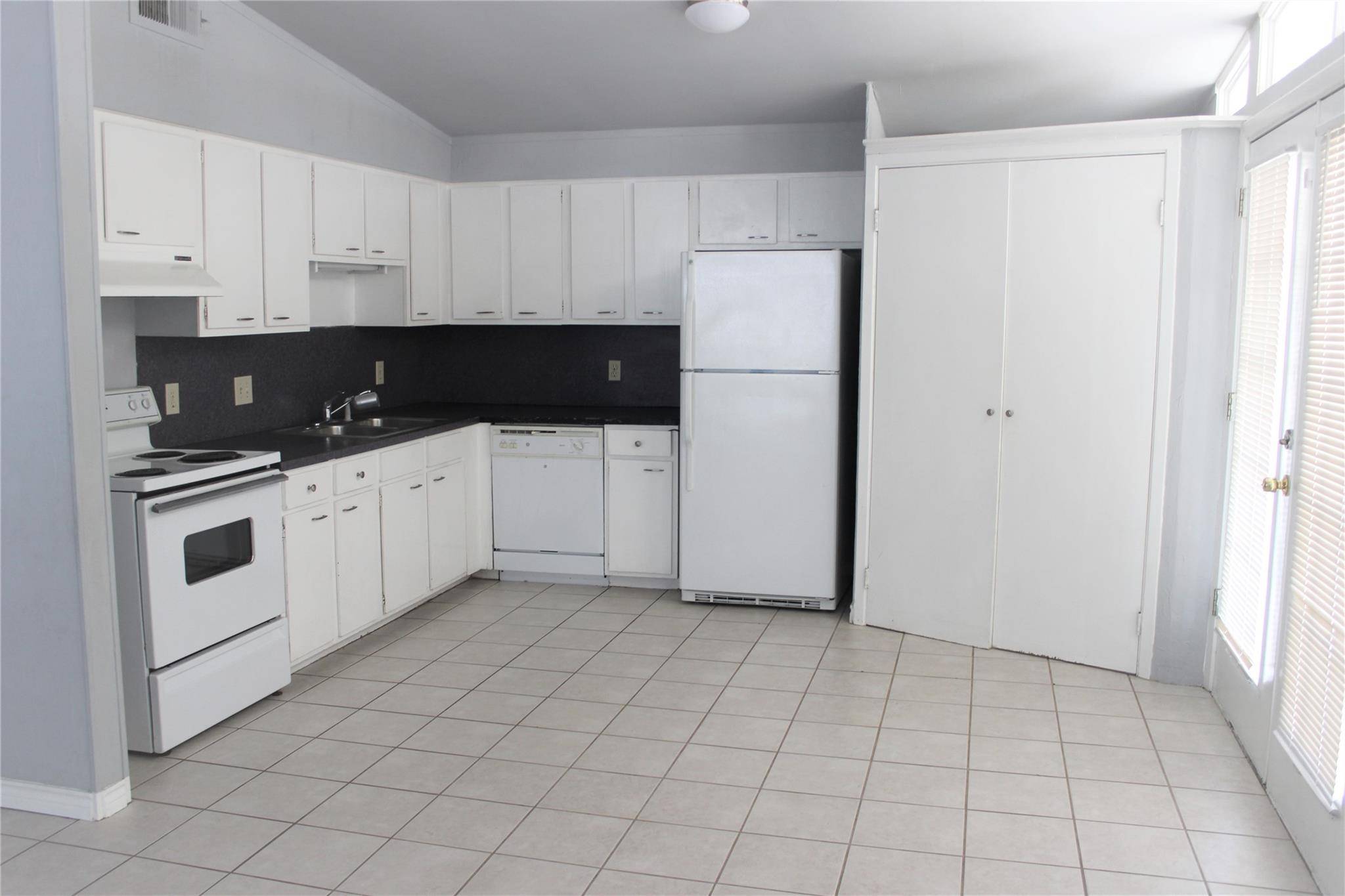 3113 FRITZ HUGHES PARK RD, Austin, TX 78732