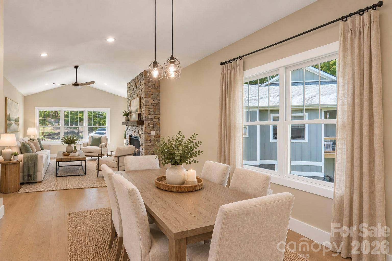 54 Olde Oak LN, Hendersonville, NC 28792