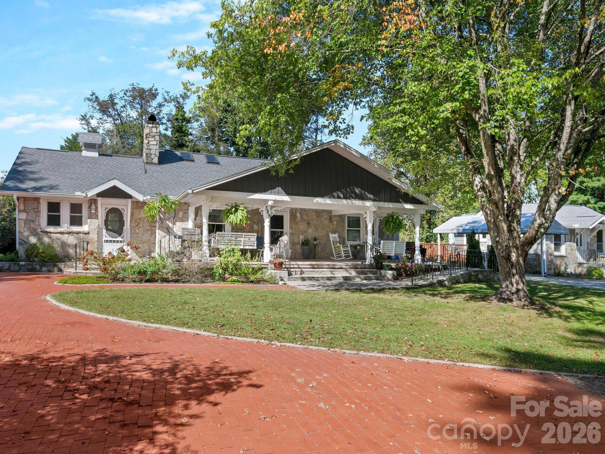 389 & 405 Courtland BLVD, Hendersonville, NC 28791