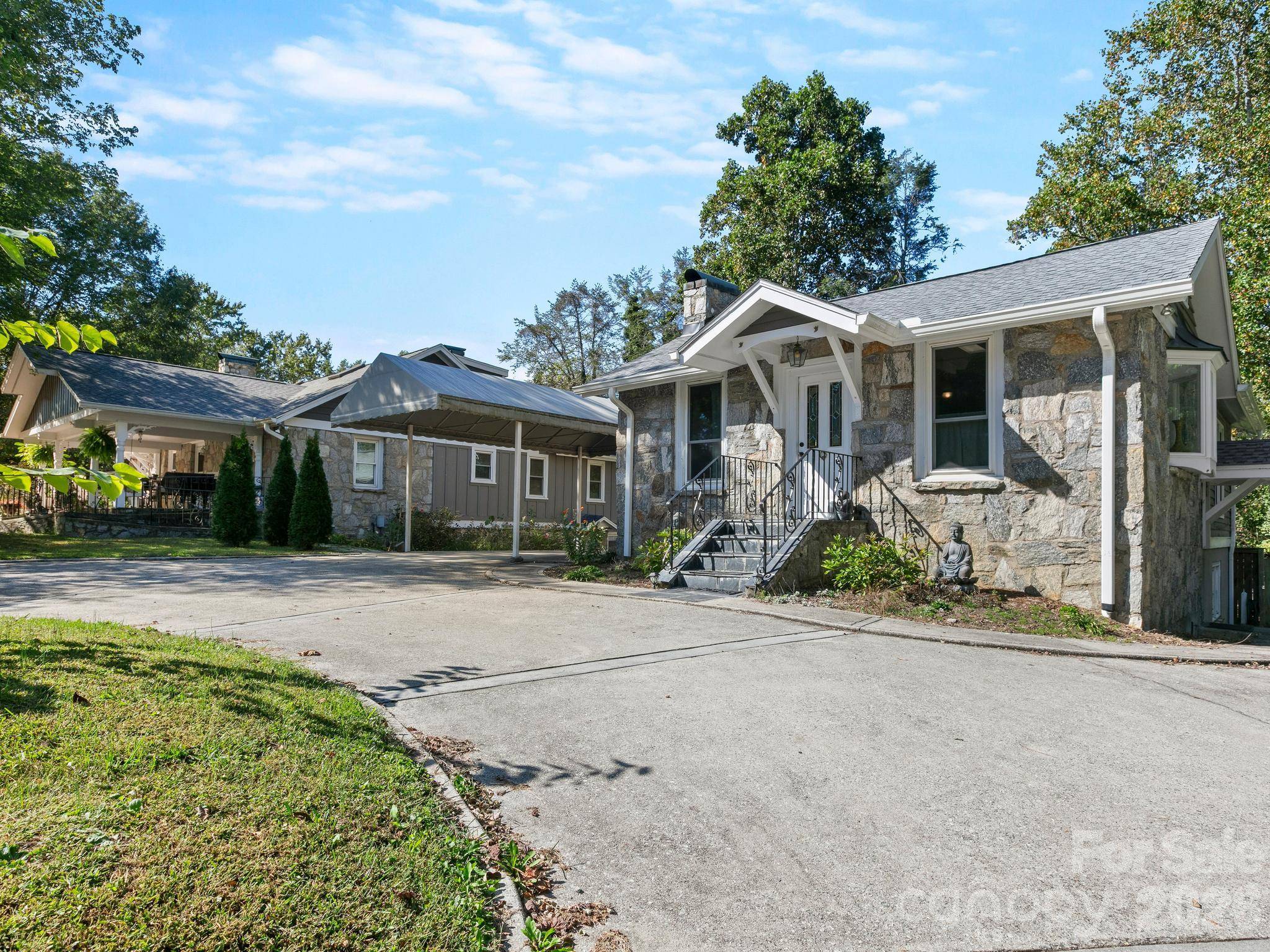 389 & 405 Courtland BLVD, Hendersonville, NC 28791