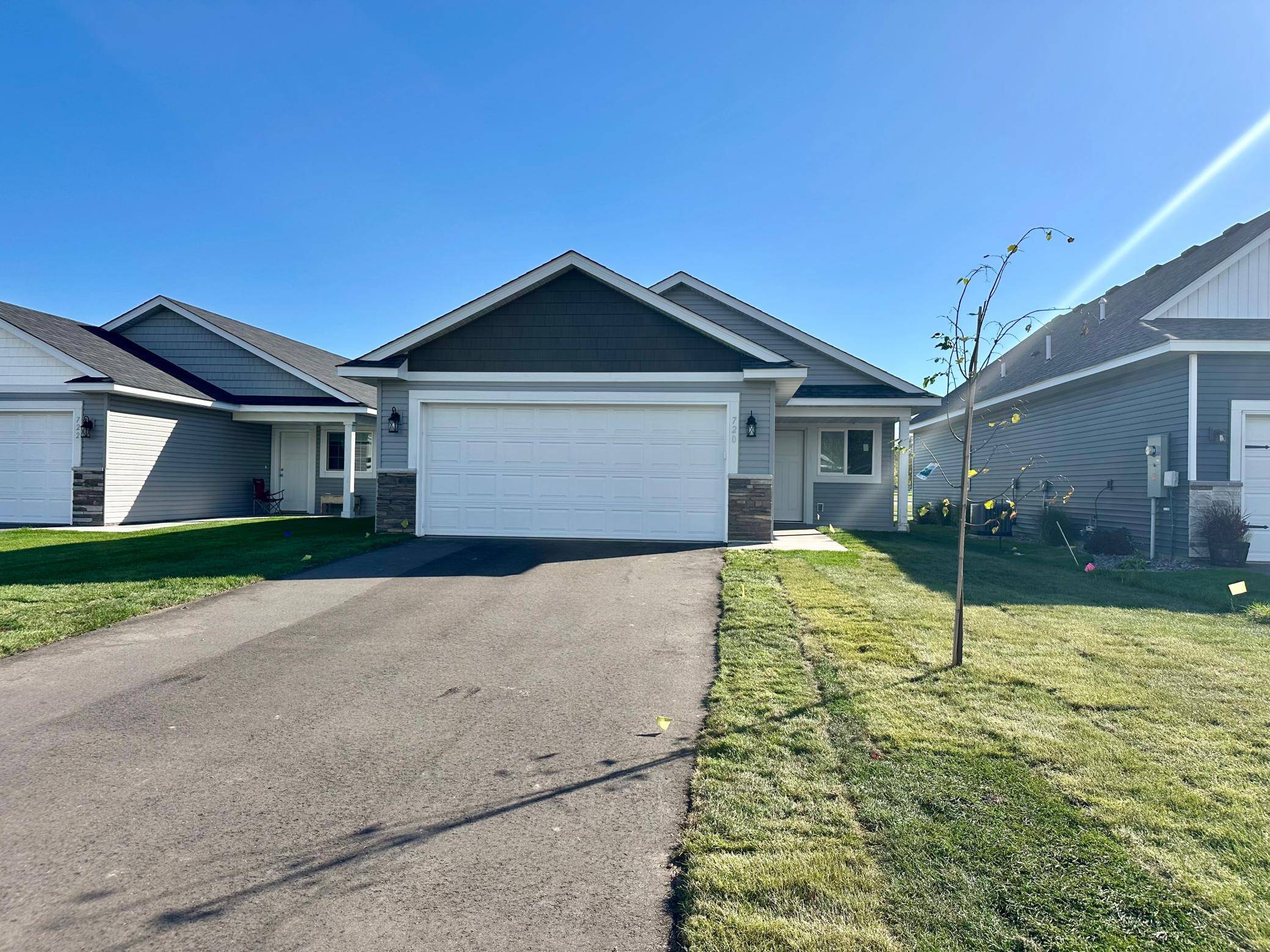 720 Cherrywood LN NE, Isanti, MN 55040