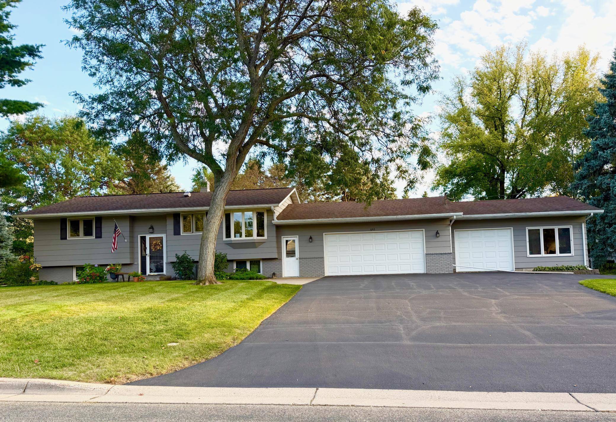 642 Callahan PL, Mendota Heights, MN 55118