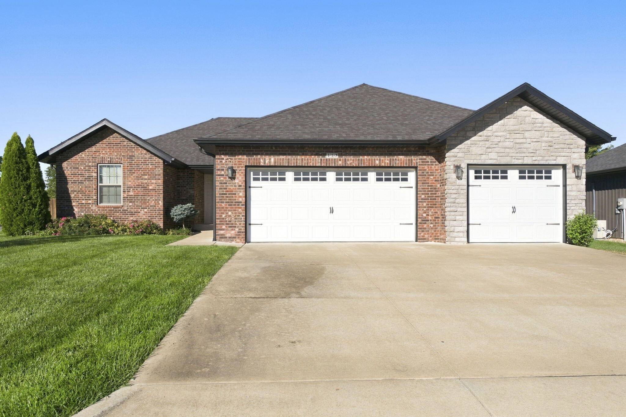 413 N Maplecrest DR, Nixa, MO 65714