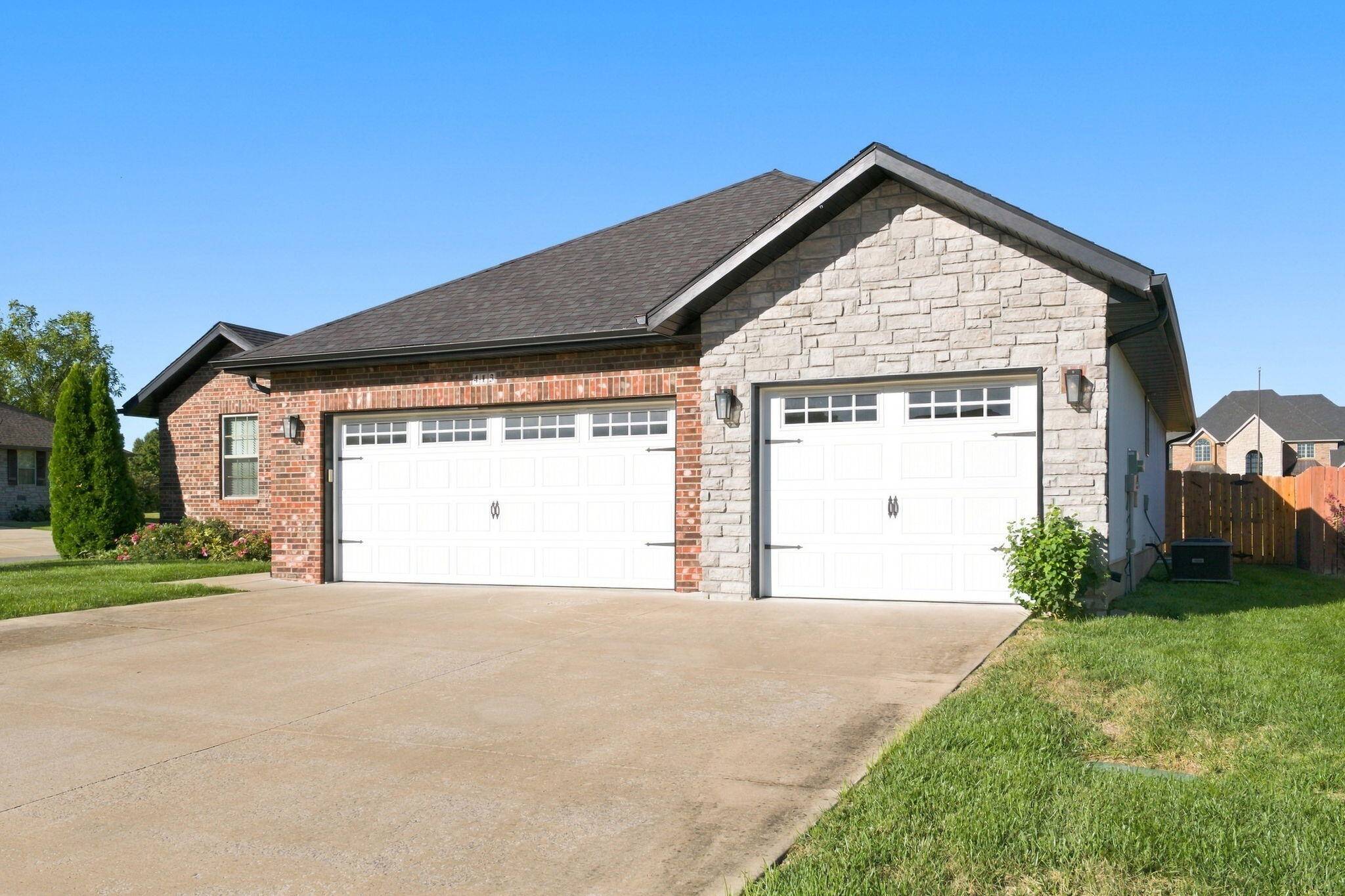 413 N Maplecrest DR, Nixa, MO 65714