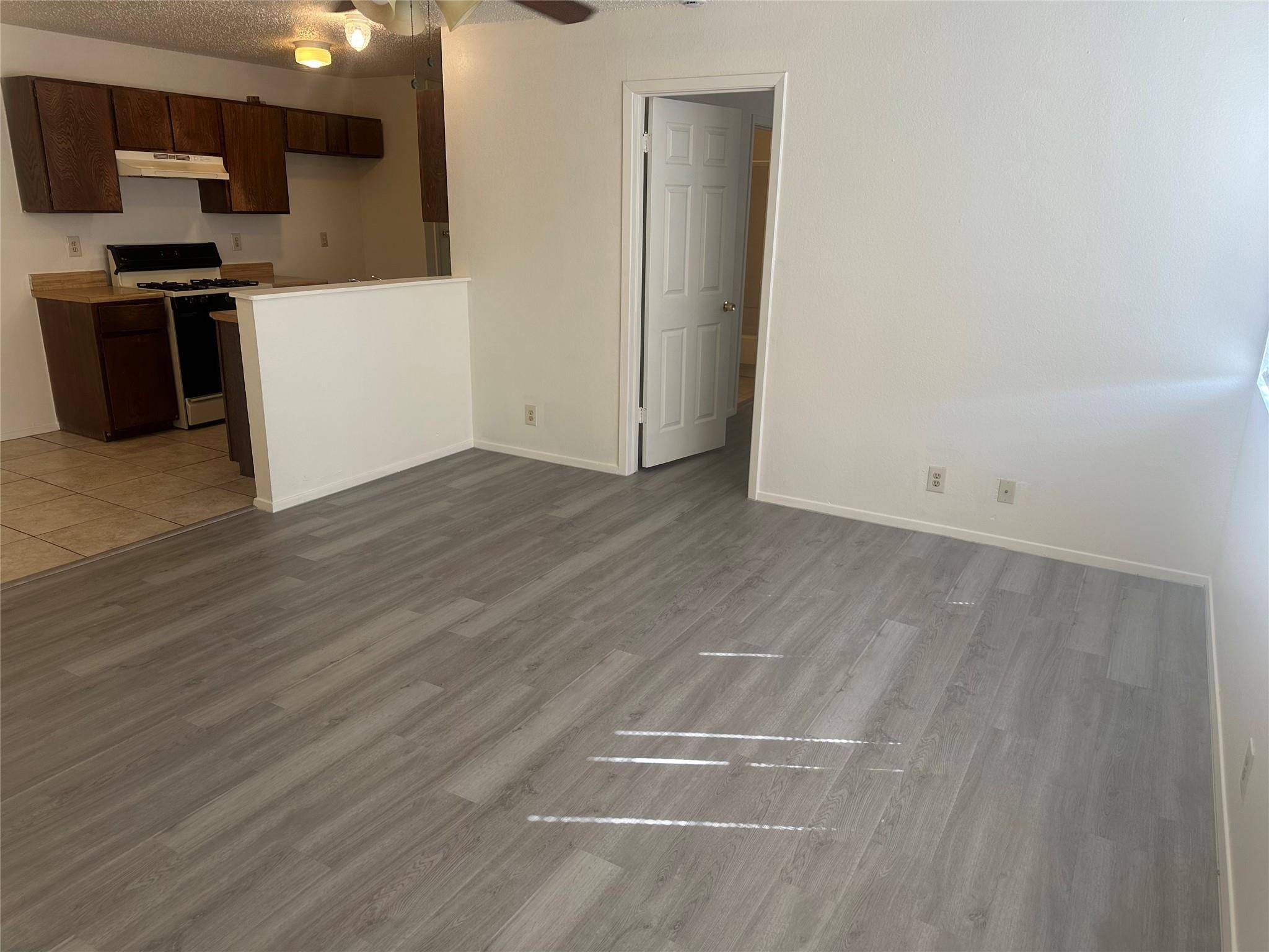 2602 S Bagdad RD #B, Leander, TX 78641
