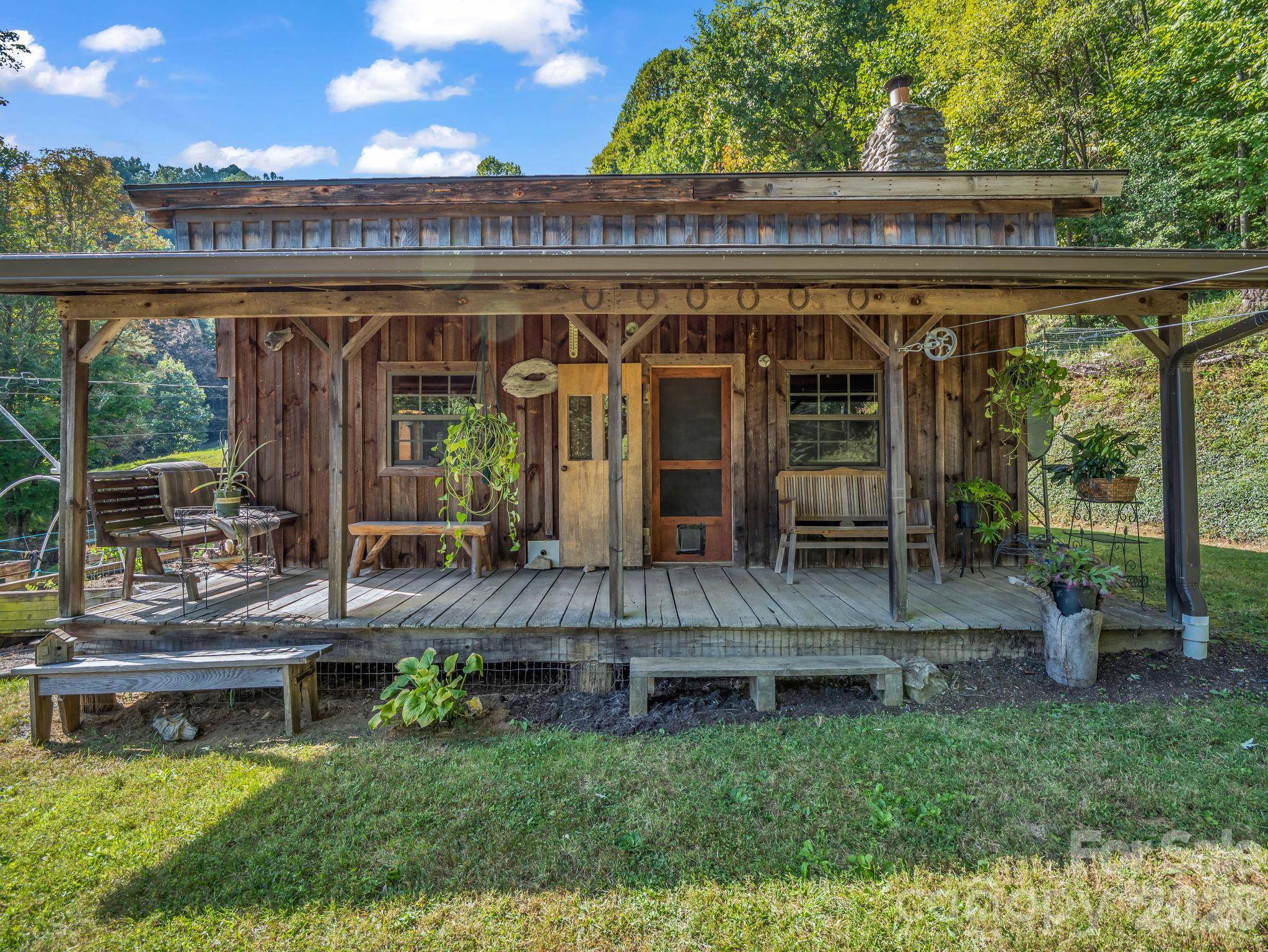 765 Hawk Ridge LN, Marshall, NC 28753