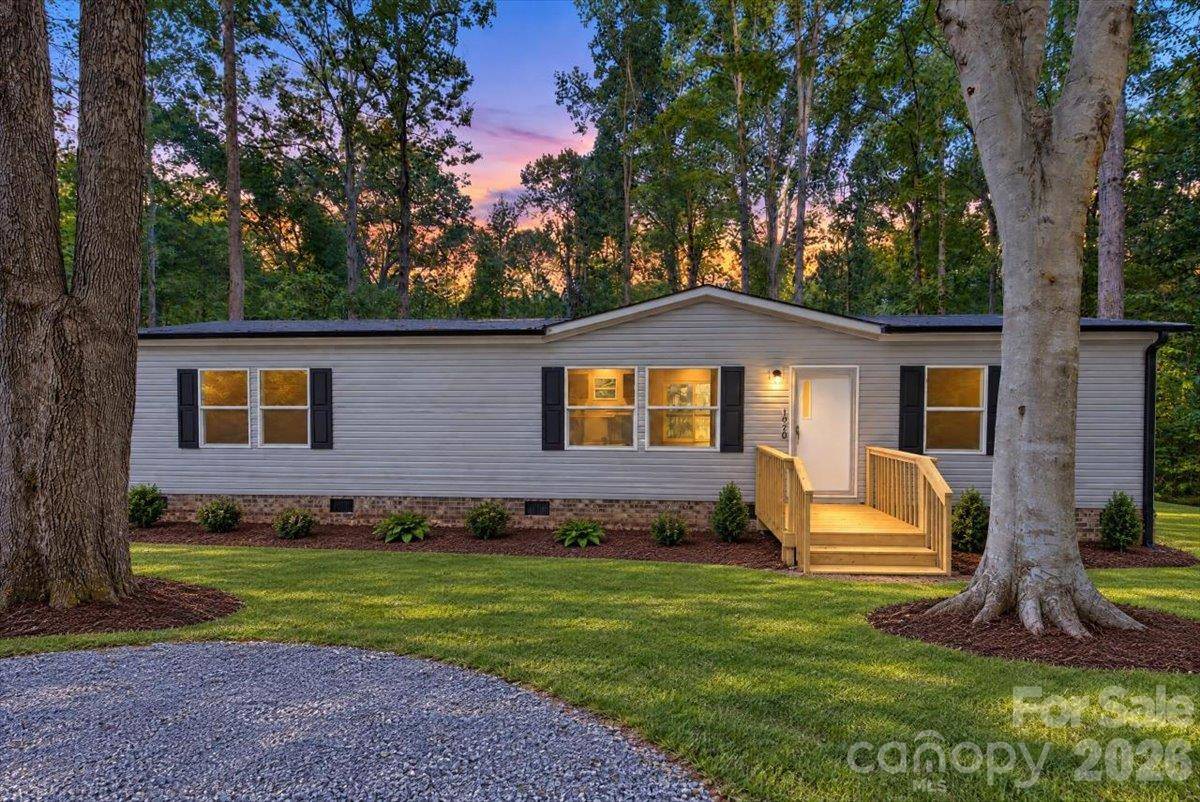 1020 Freedom DR, Statesville, NC 28625