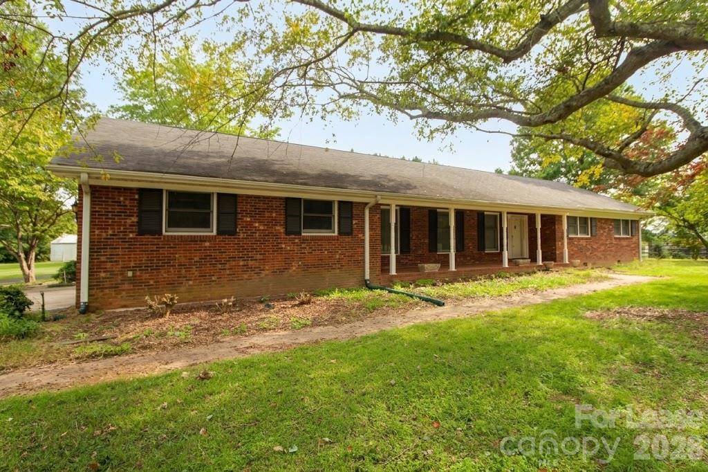 1860 Dulin RD, Clover, SC 29710