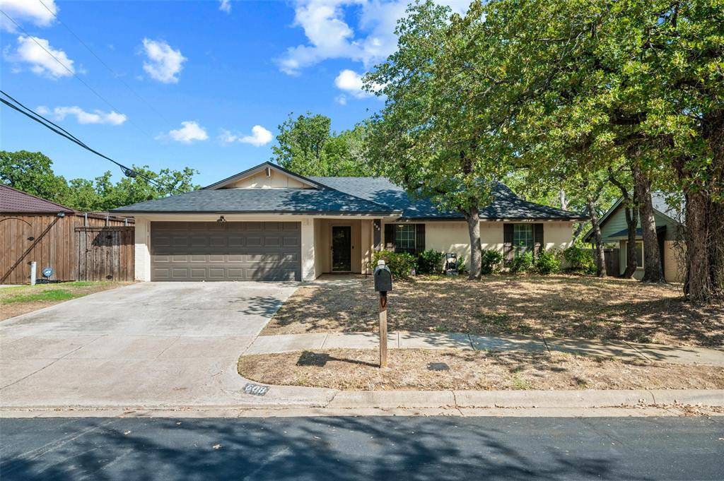 608 Ridgewood Circle, Hurst, TX 76054