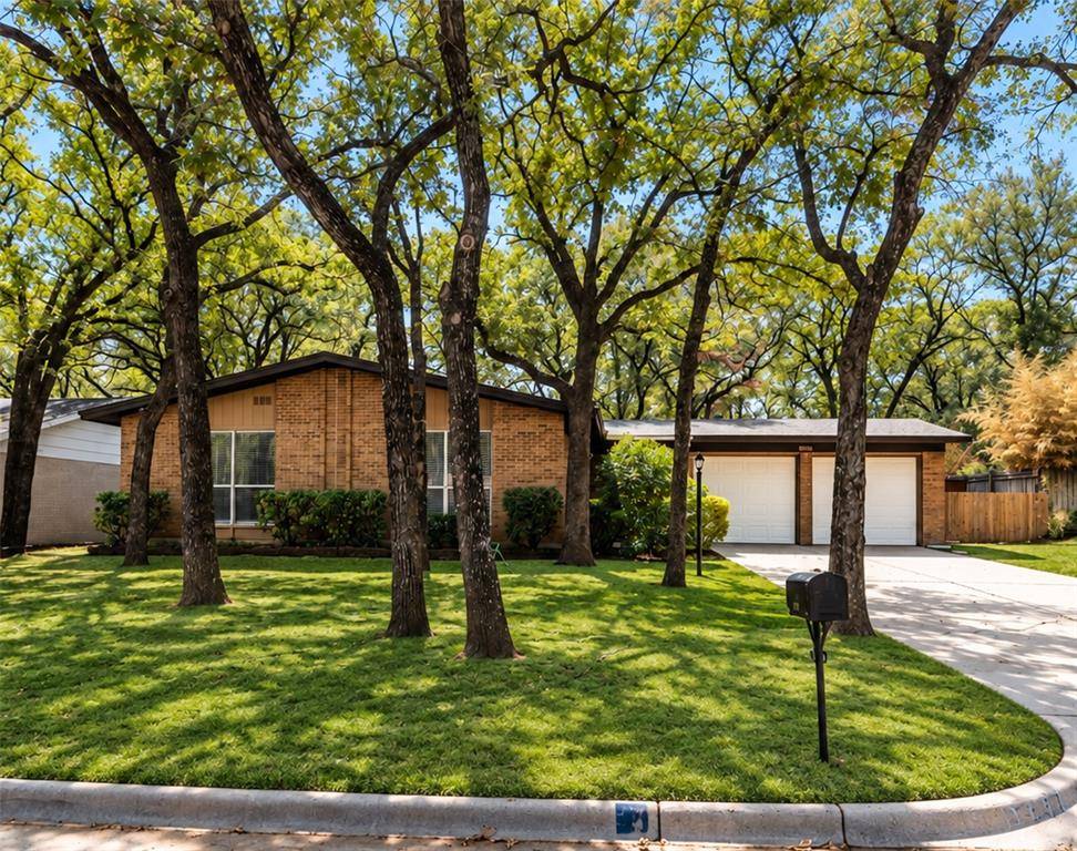 1237 King Drive, Bedford, TX 76022