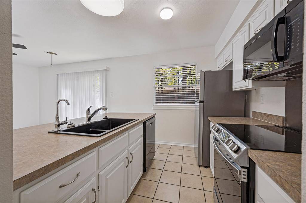 1237 King Drive, Bedford, TX 76022