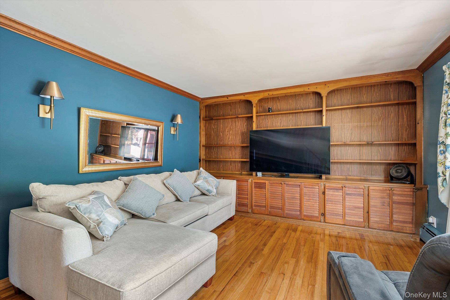208 Melville RD, South Huntington, NY 11746