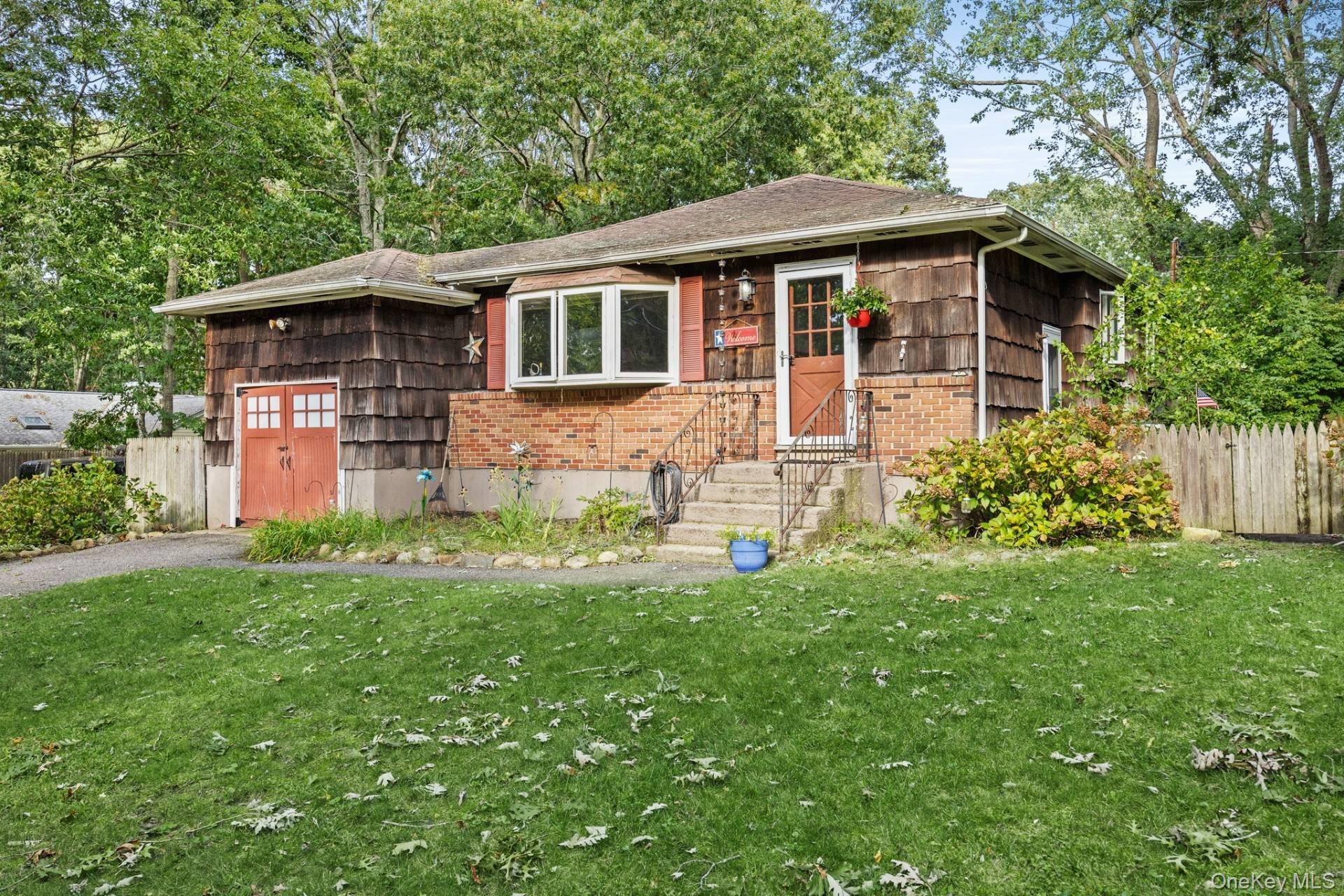2 Easterly RD, Hampton Bays, NY 11946