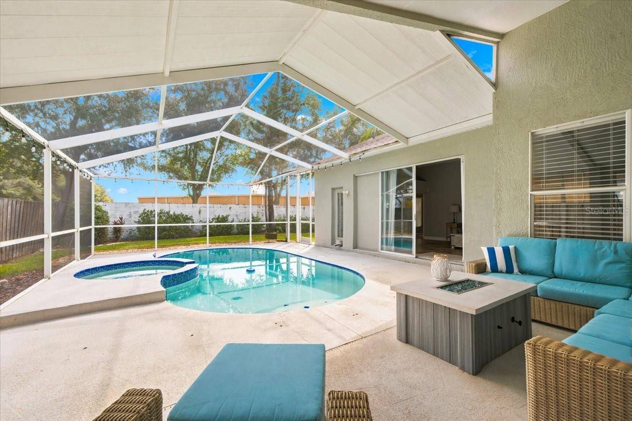 18009 PALM BREEZE DR, Tampa, FL 33647