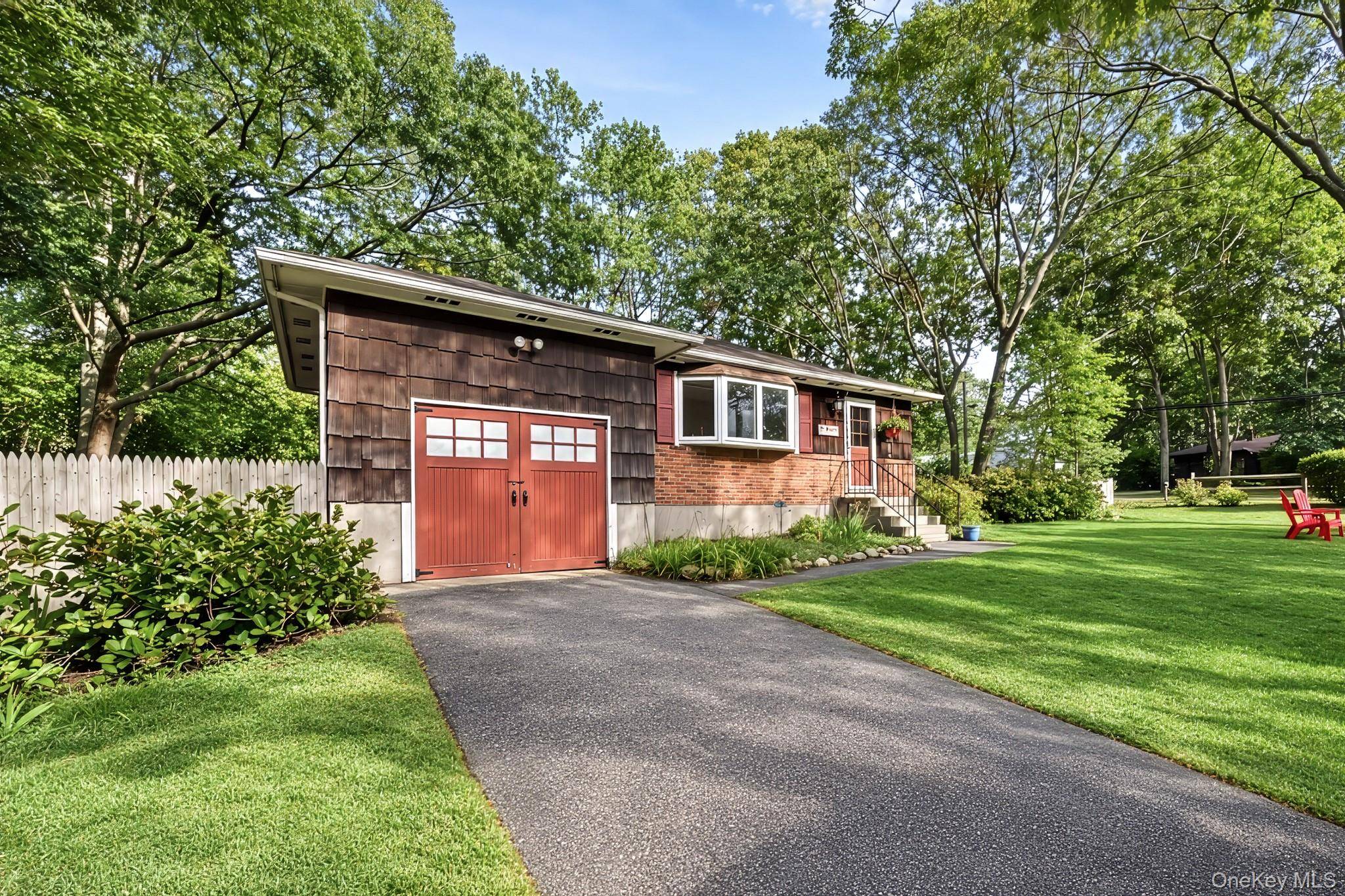 2 Easterly RD, Hampton Bays, NY 11946