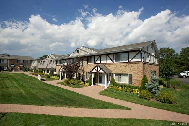 102 moonlight WALK #102, Holbrook, NY 11741
