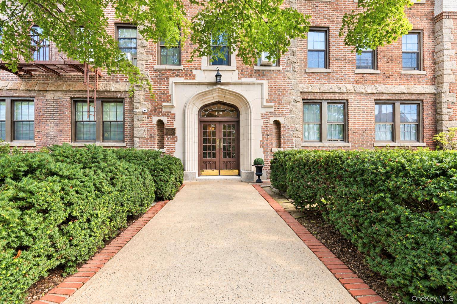 100 Parkway RD #4C, Bronxville, NY 10708