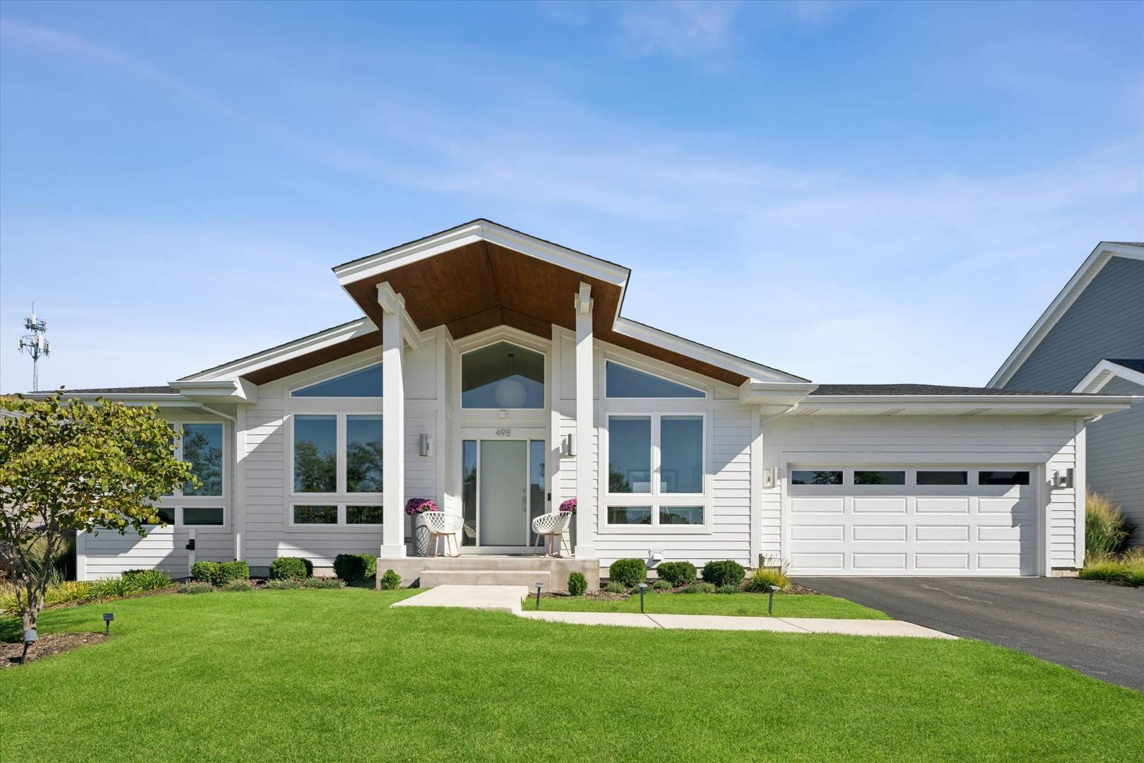 498 Cora LN, St. Charles, IL 60174