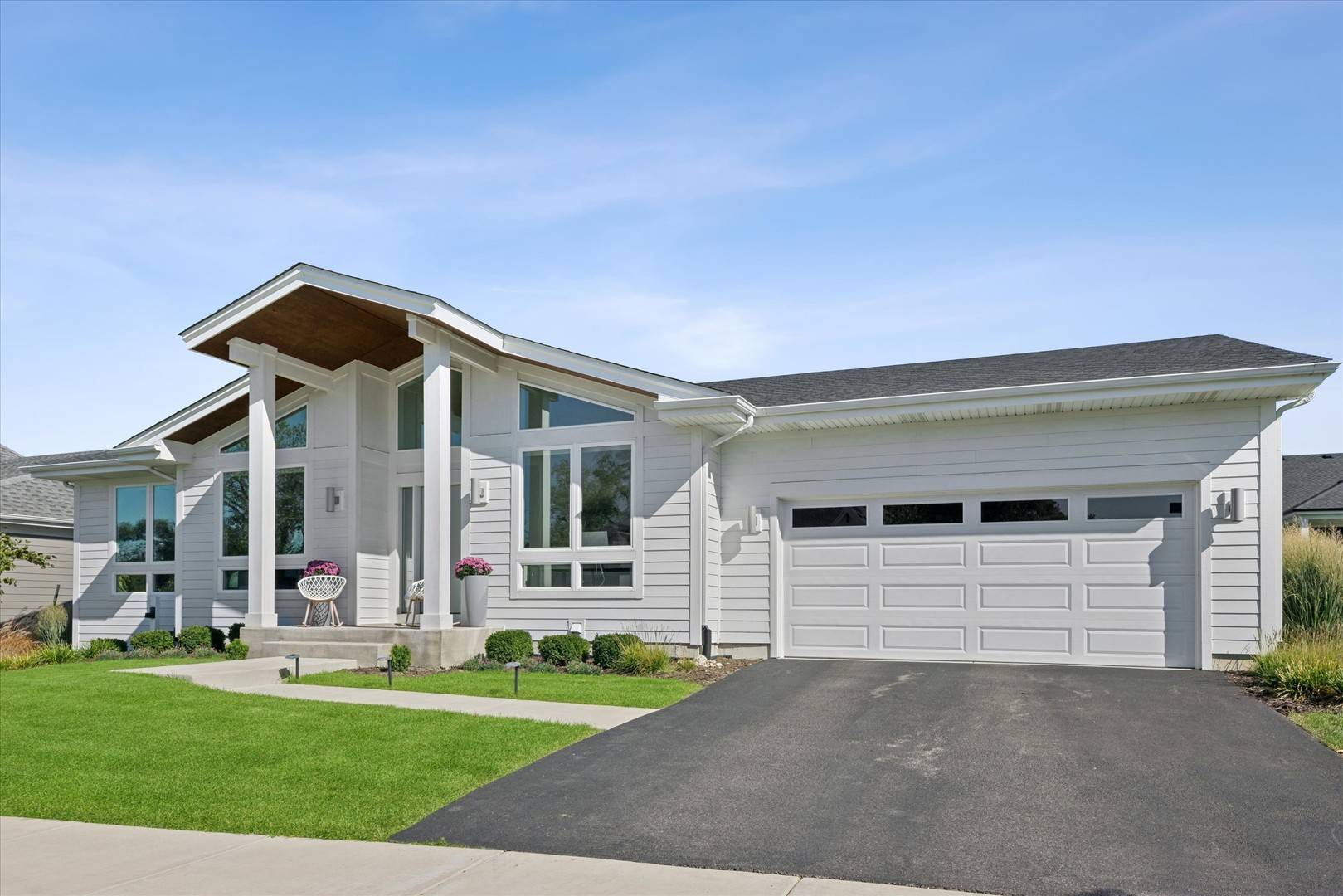 498 Cora LN, St. Charles, IL 60174